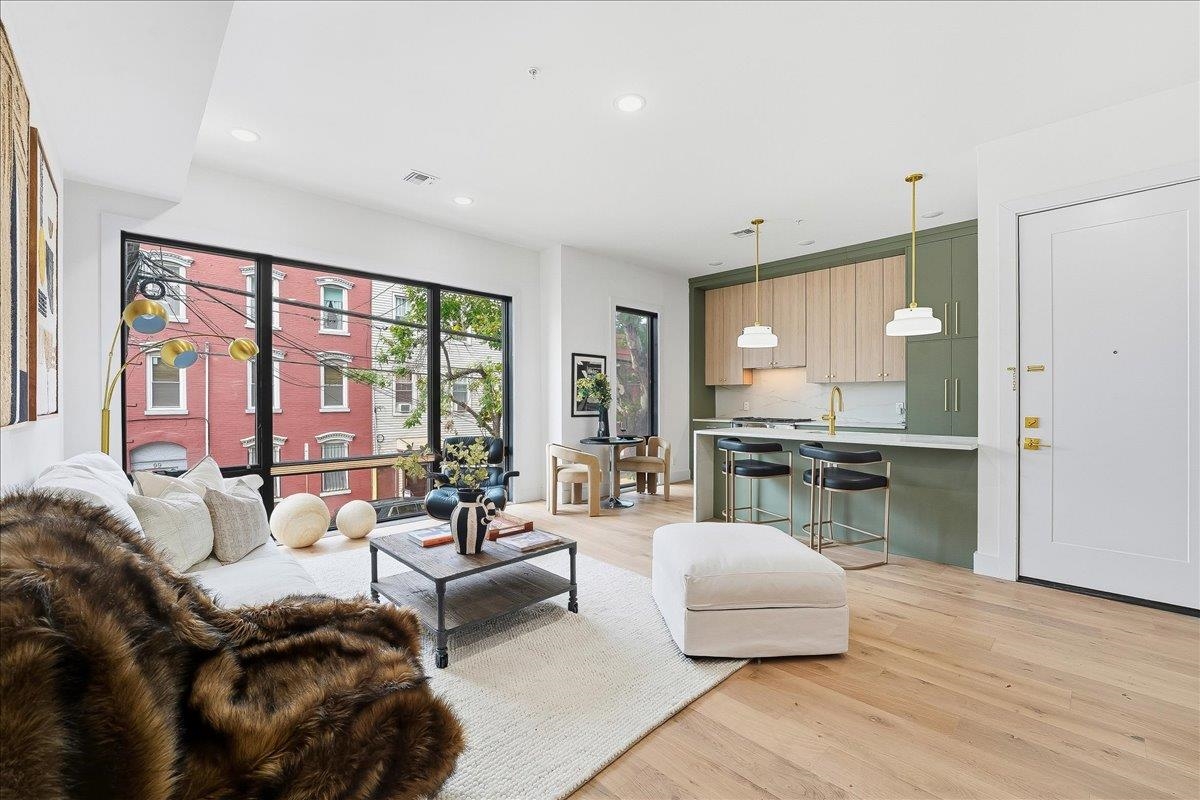 listing main picture