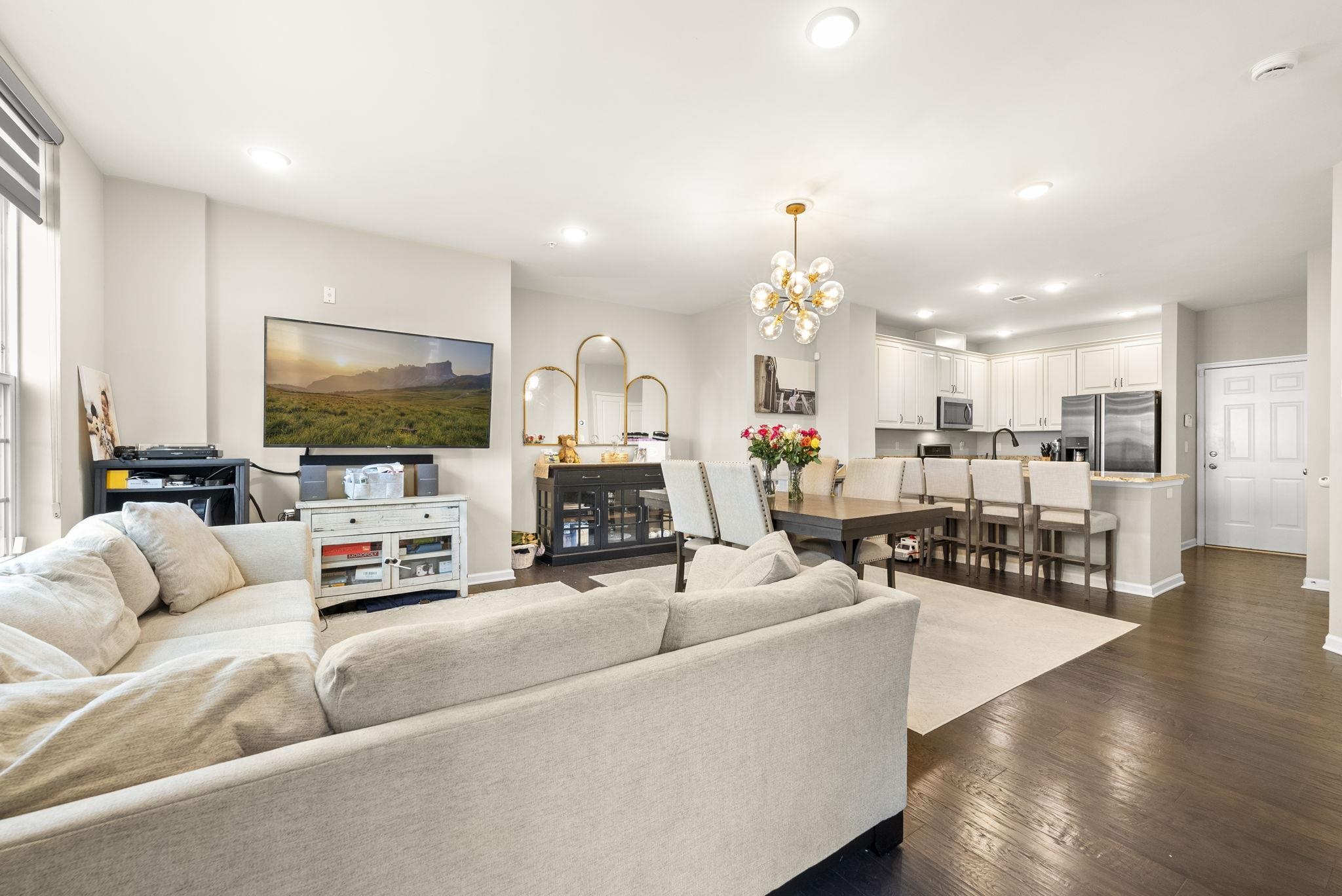 listing main picture