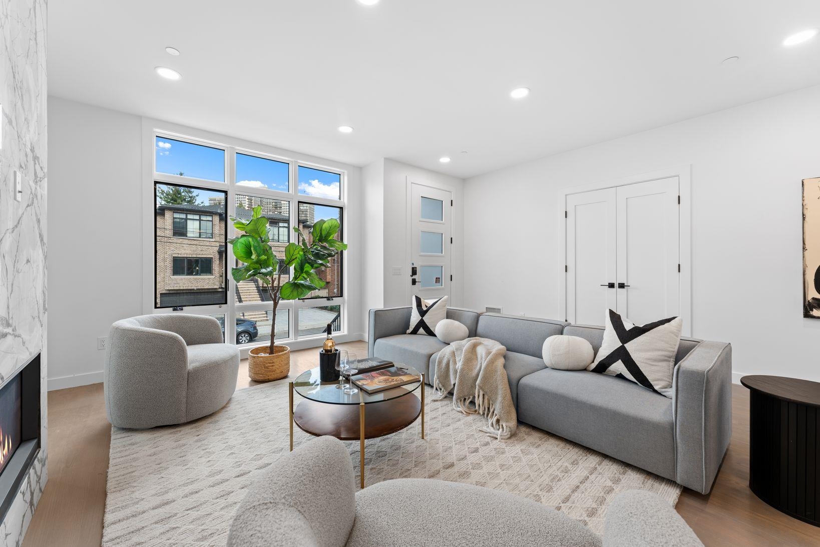 listing main picture