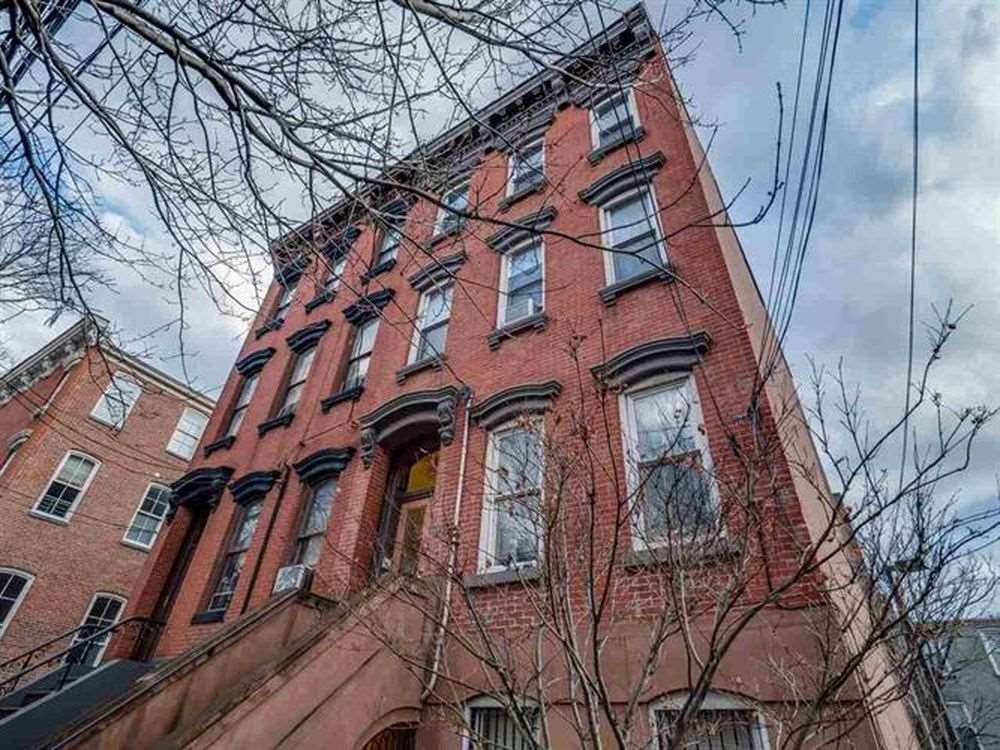 listing main picture