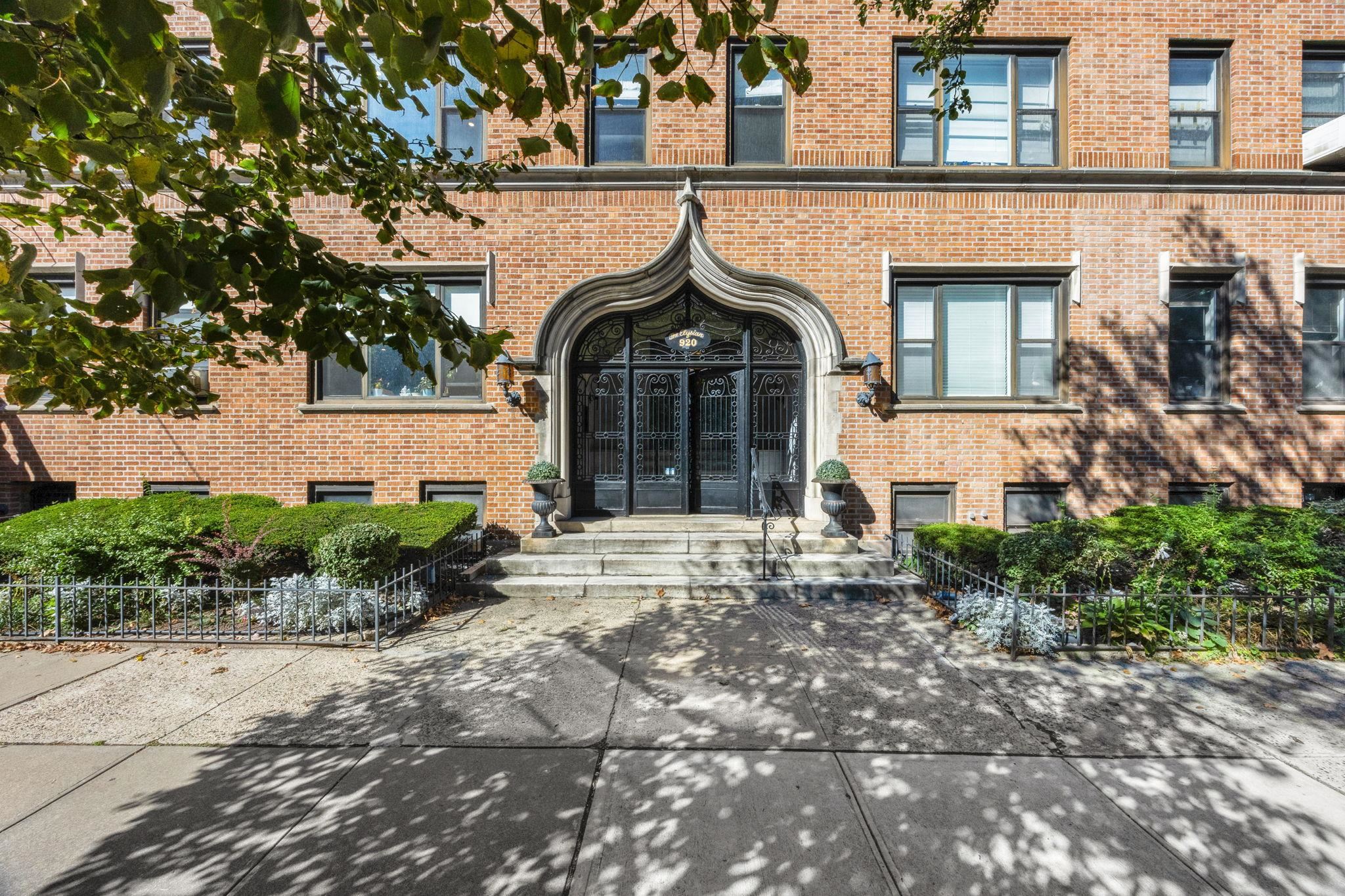 listing main picture