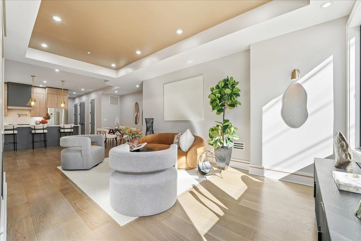 listing main picture