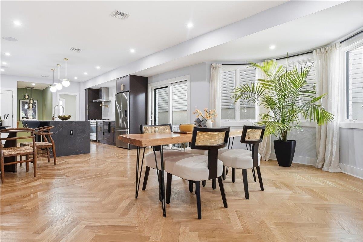 listing main picture