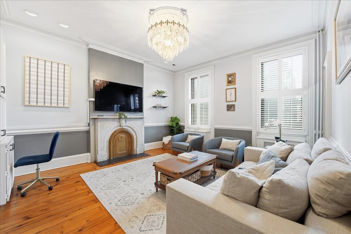 listing main picture