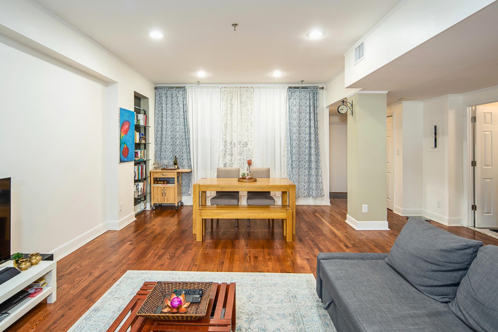 listing main picture