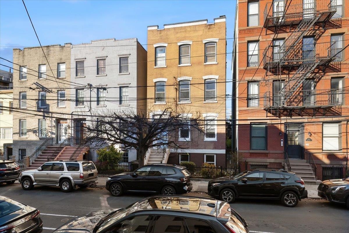 listing main picture