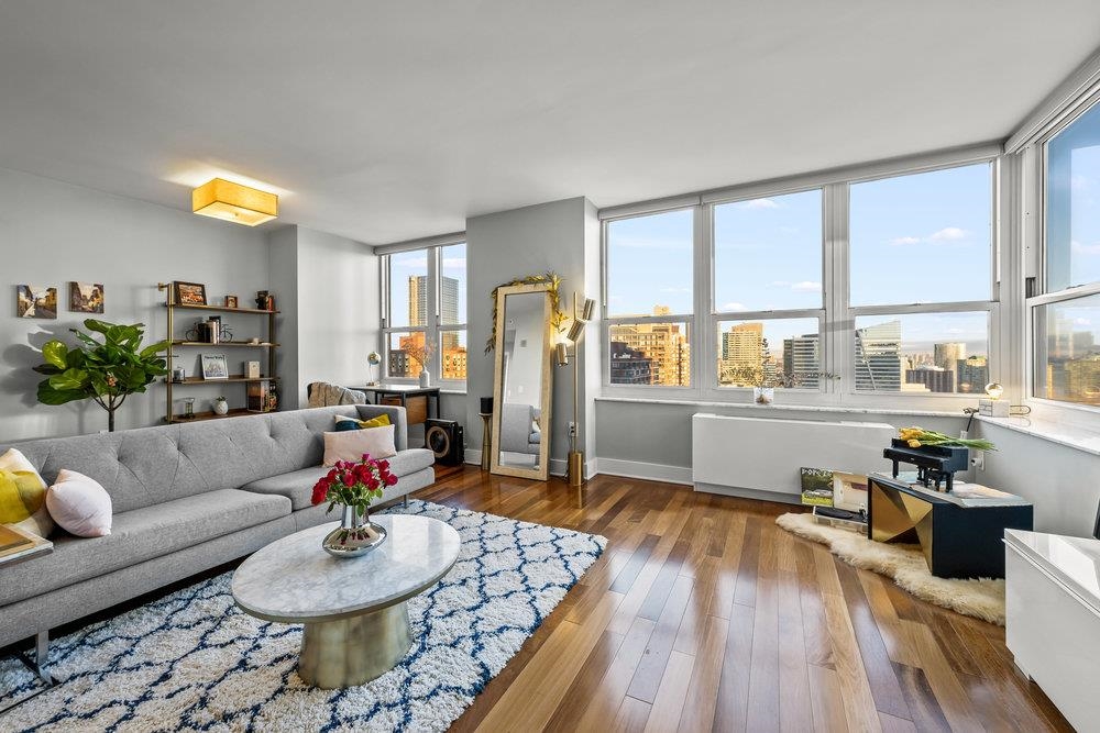 listing main picture