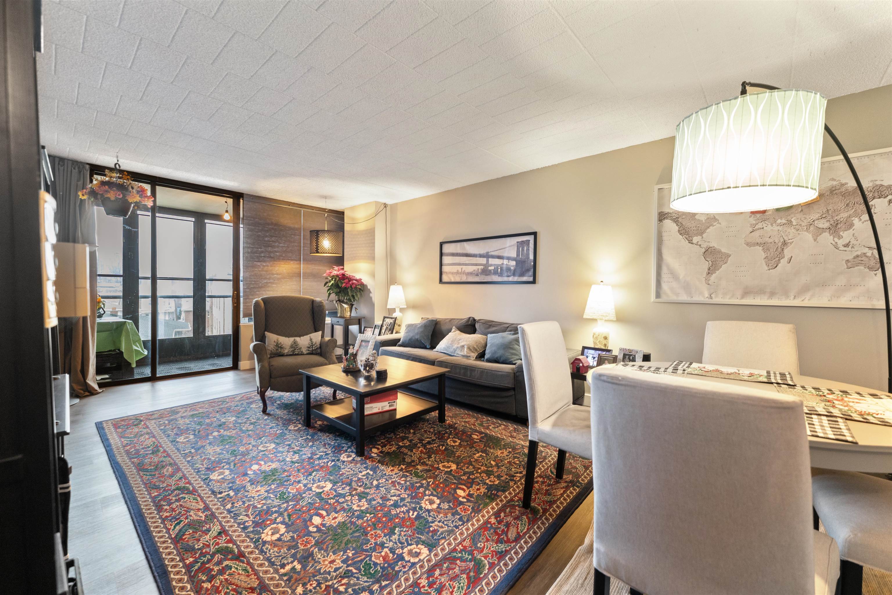 listing main picture