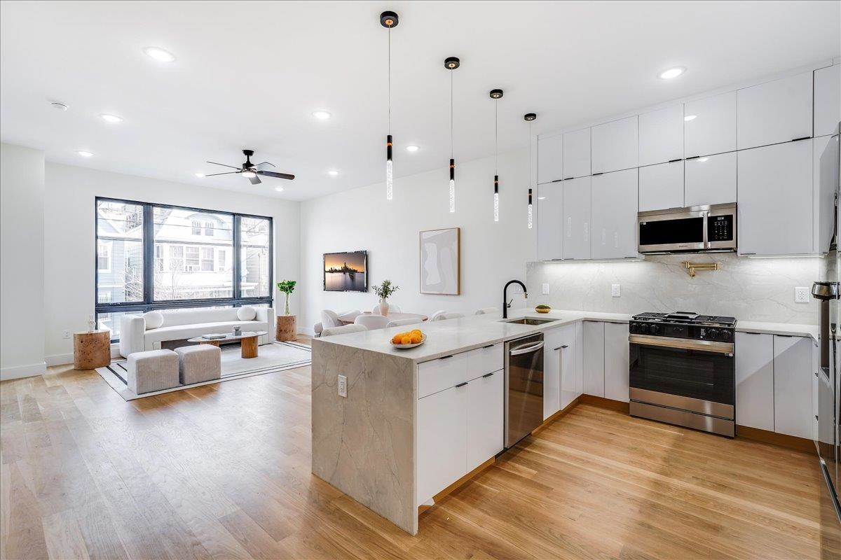 listing main picture