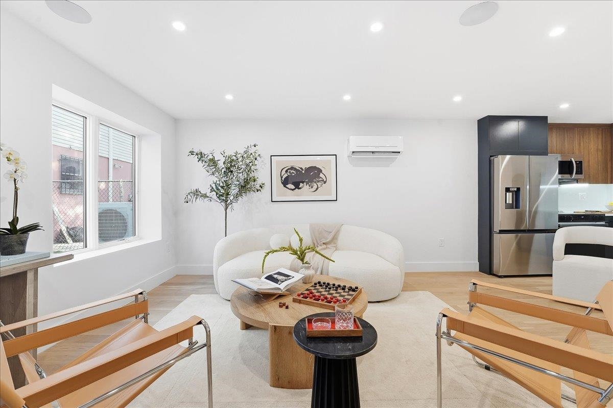 listing main picture