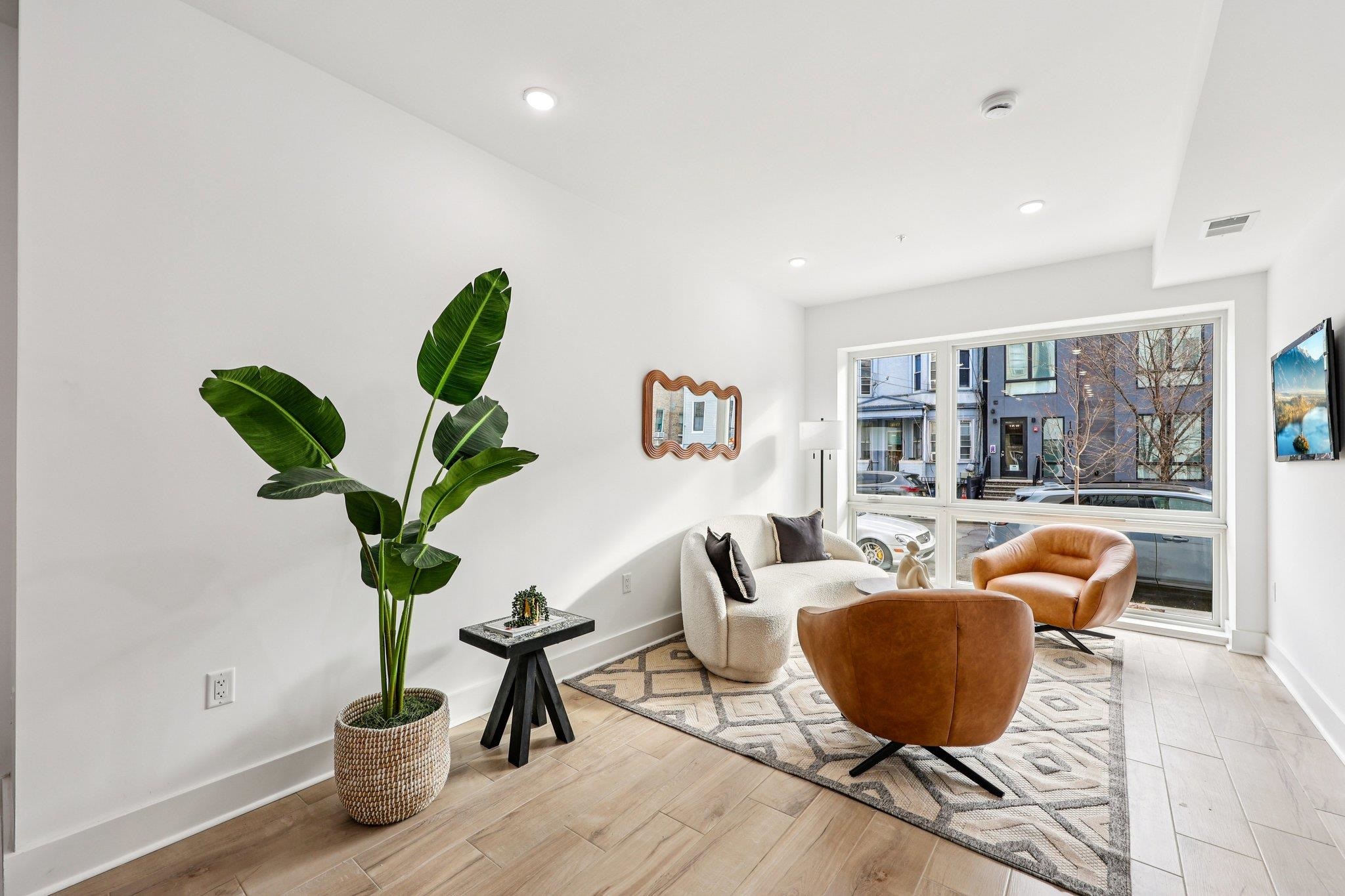 1003 SUMMIT AVE Unit: 1