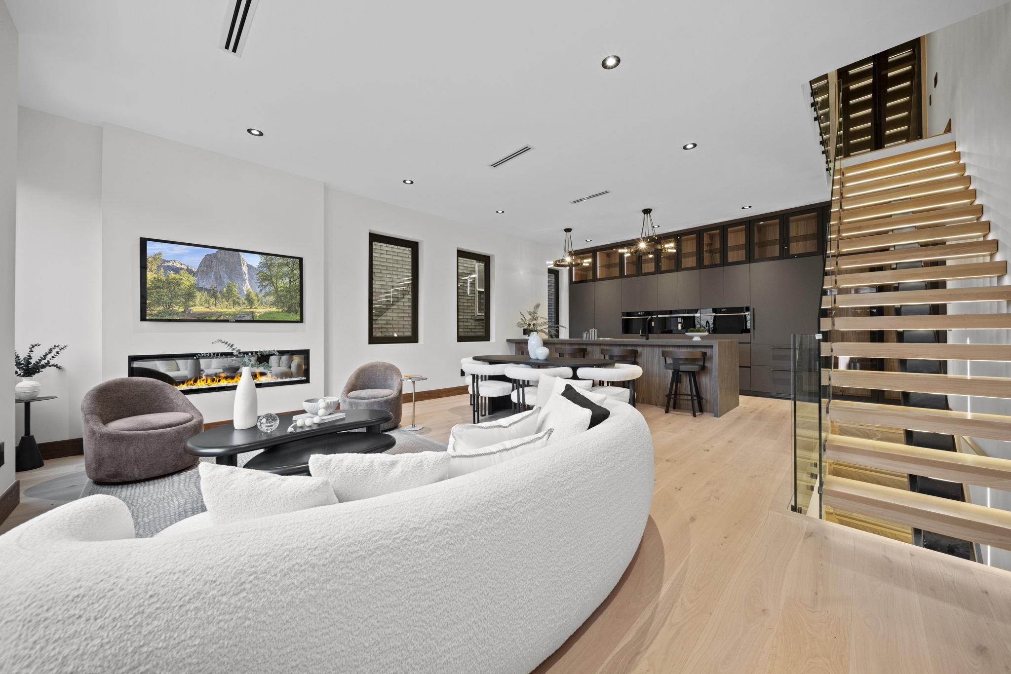 24 BLEECKER ST Unit: 2