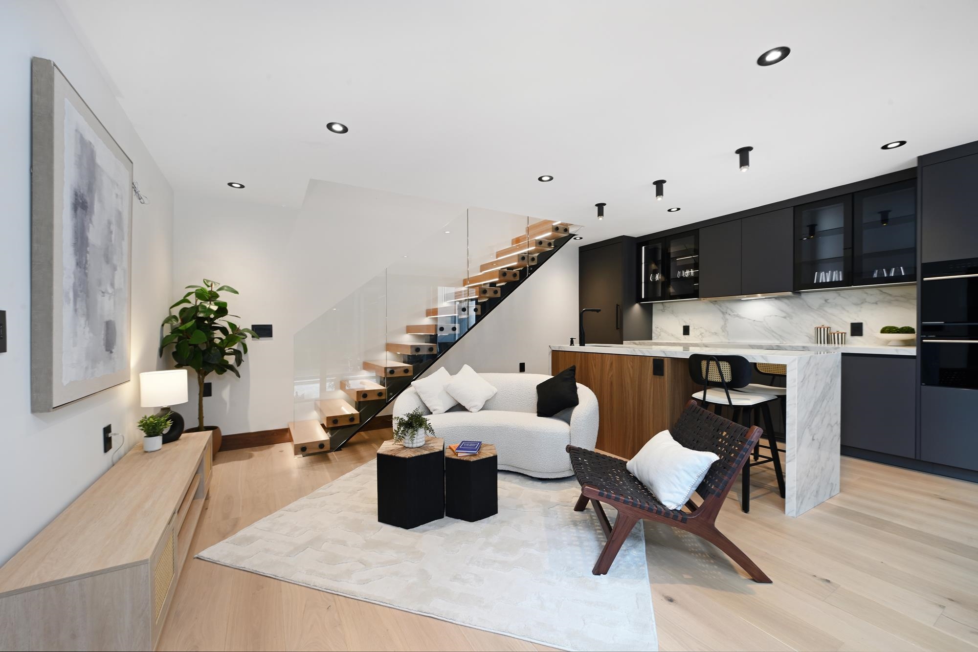 24 BLEECKER ST Unit: 3