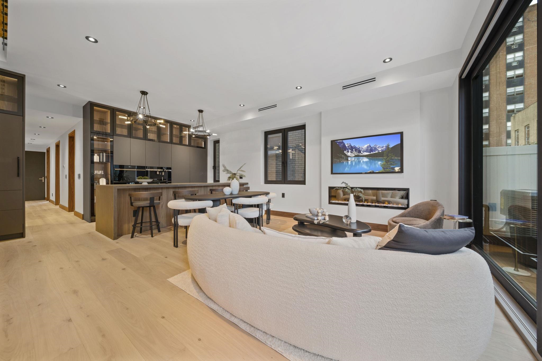 24 BLEECKER ST Unit: 1