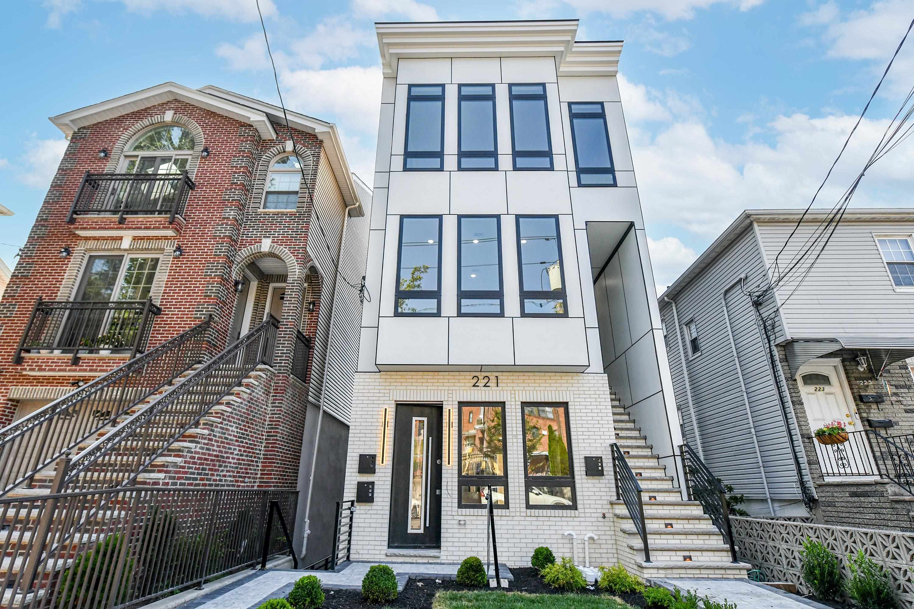 221 COLUMBIA AVE Unit: 1