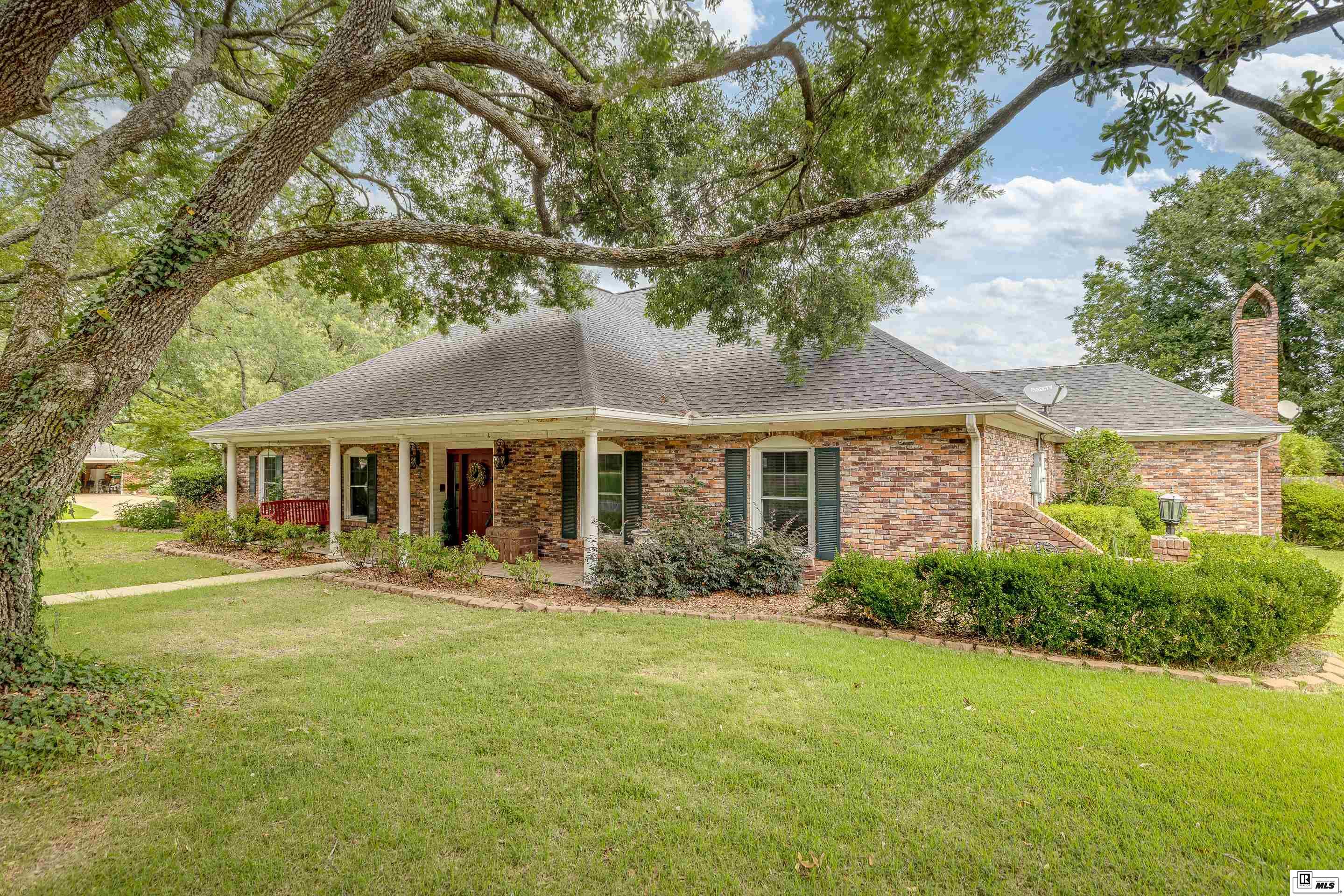 2901 River Oaks Drive