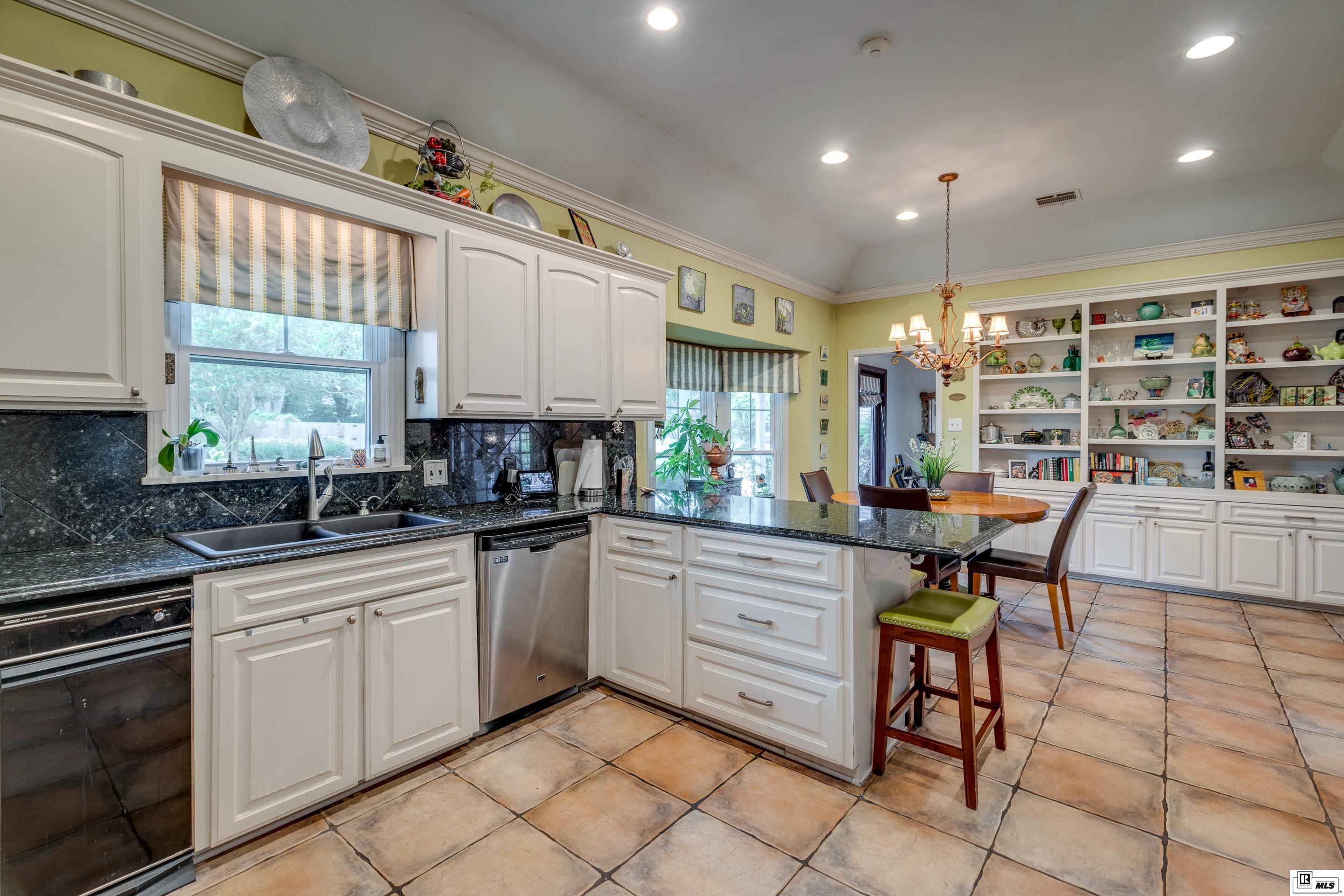 2901 River Oaks Drive