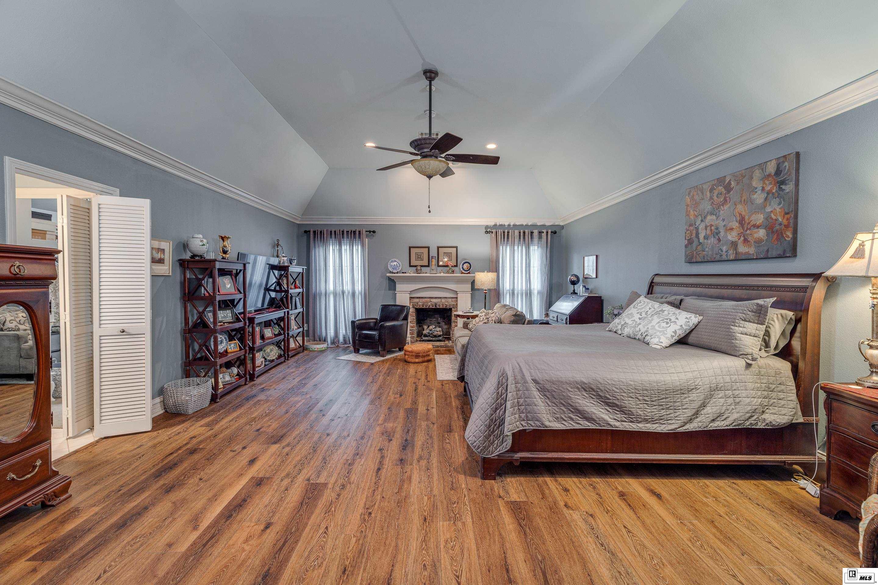 2901 River Oaks Drive