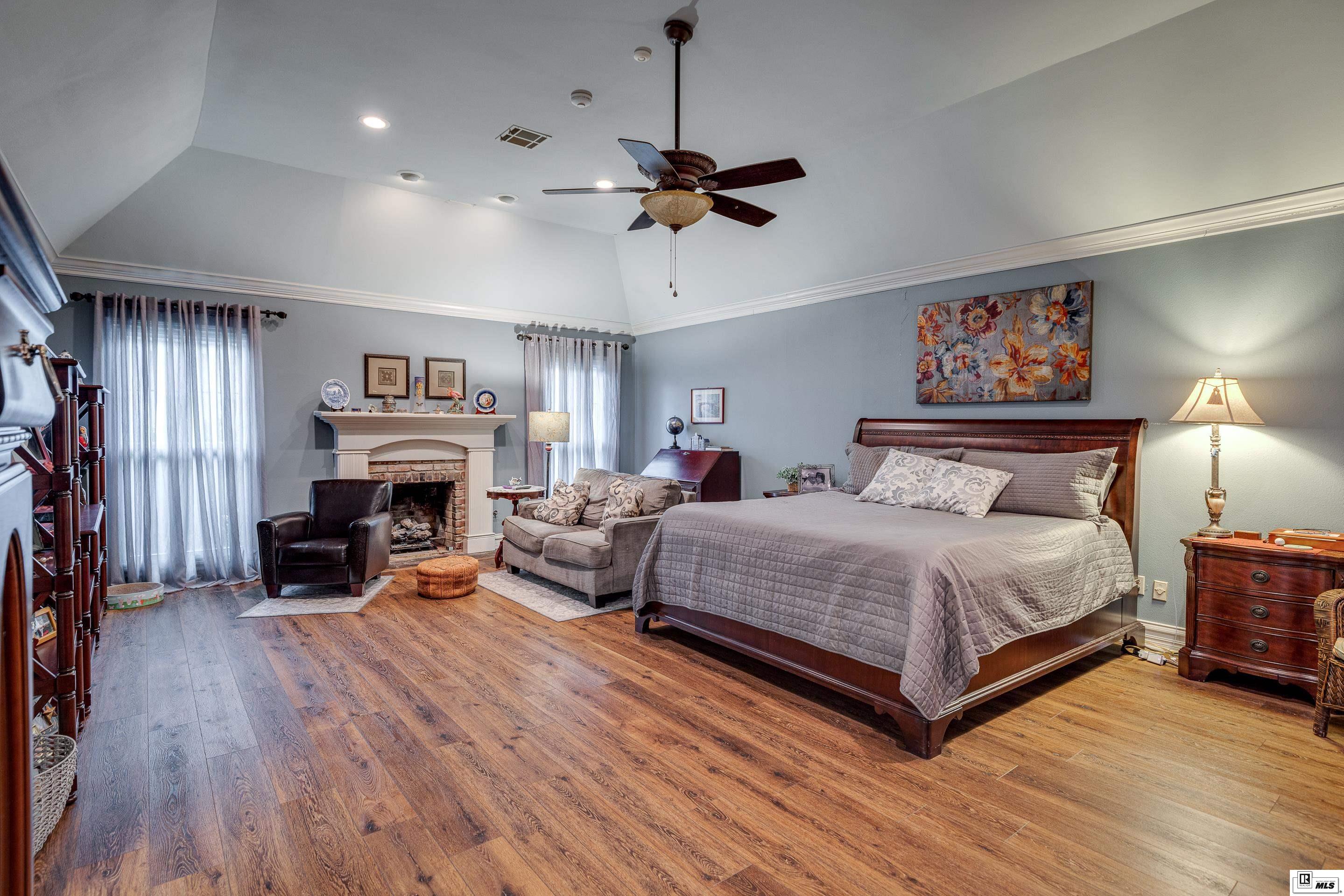 2901 River Oaks Drive