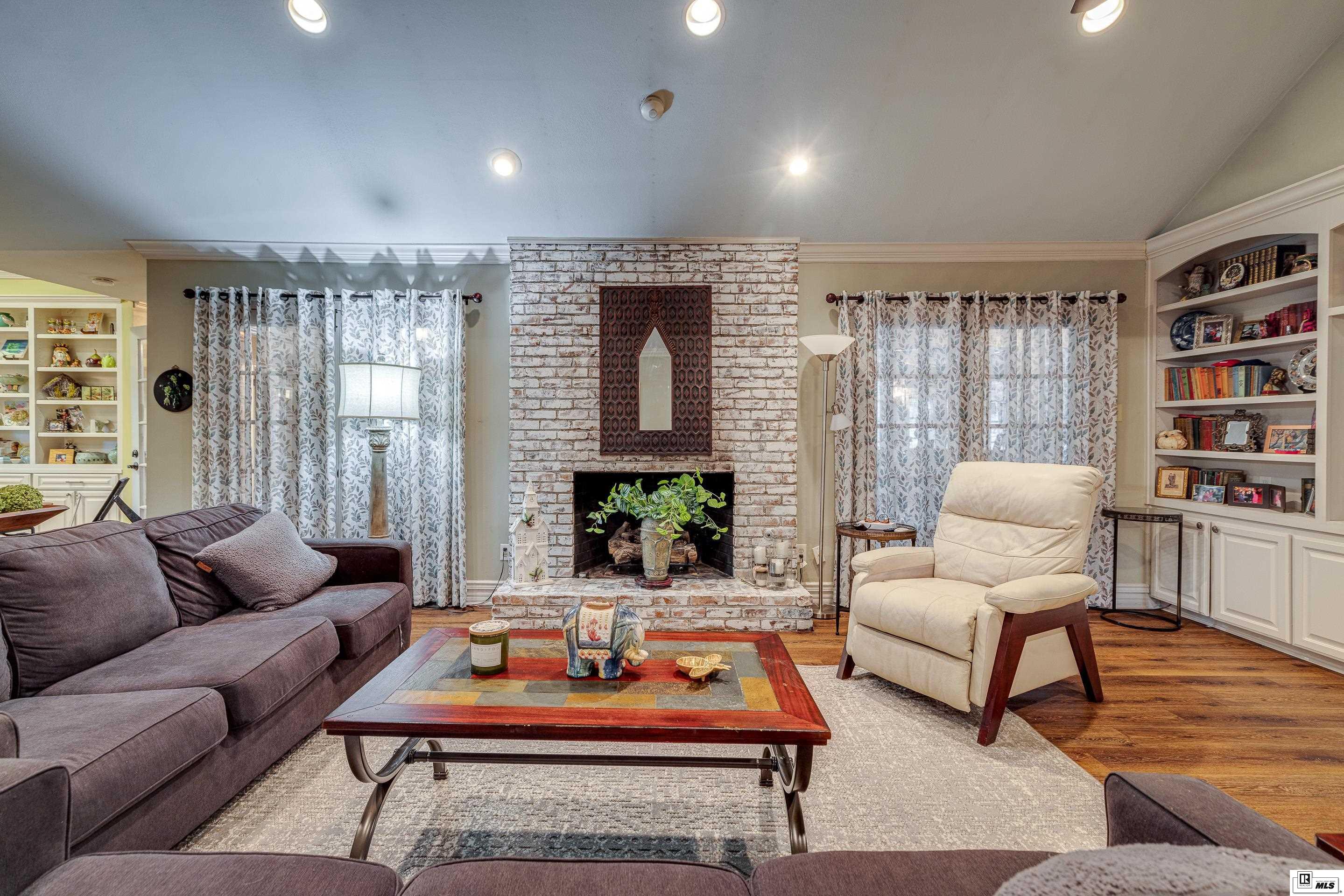 2901 River Oaks Drive