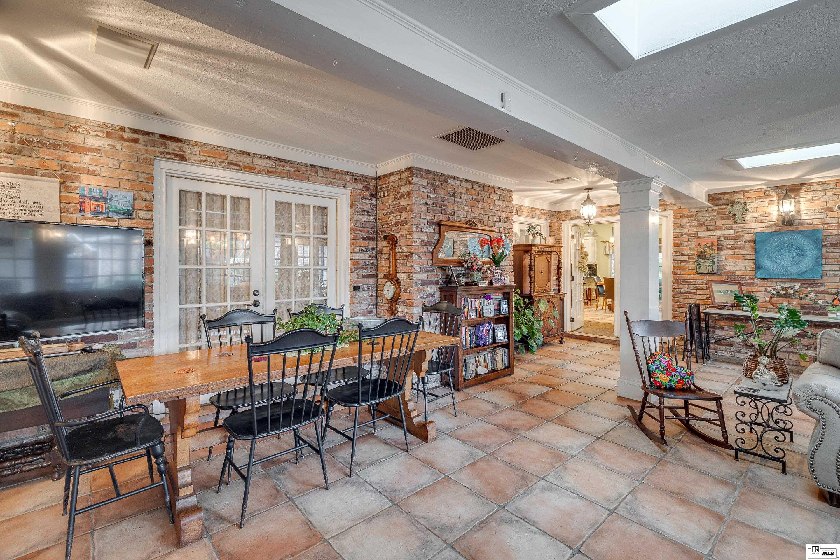 2901 River Oaks Drive