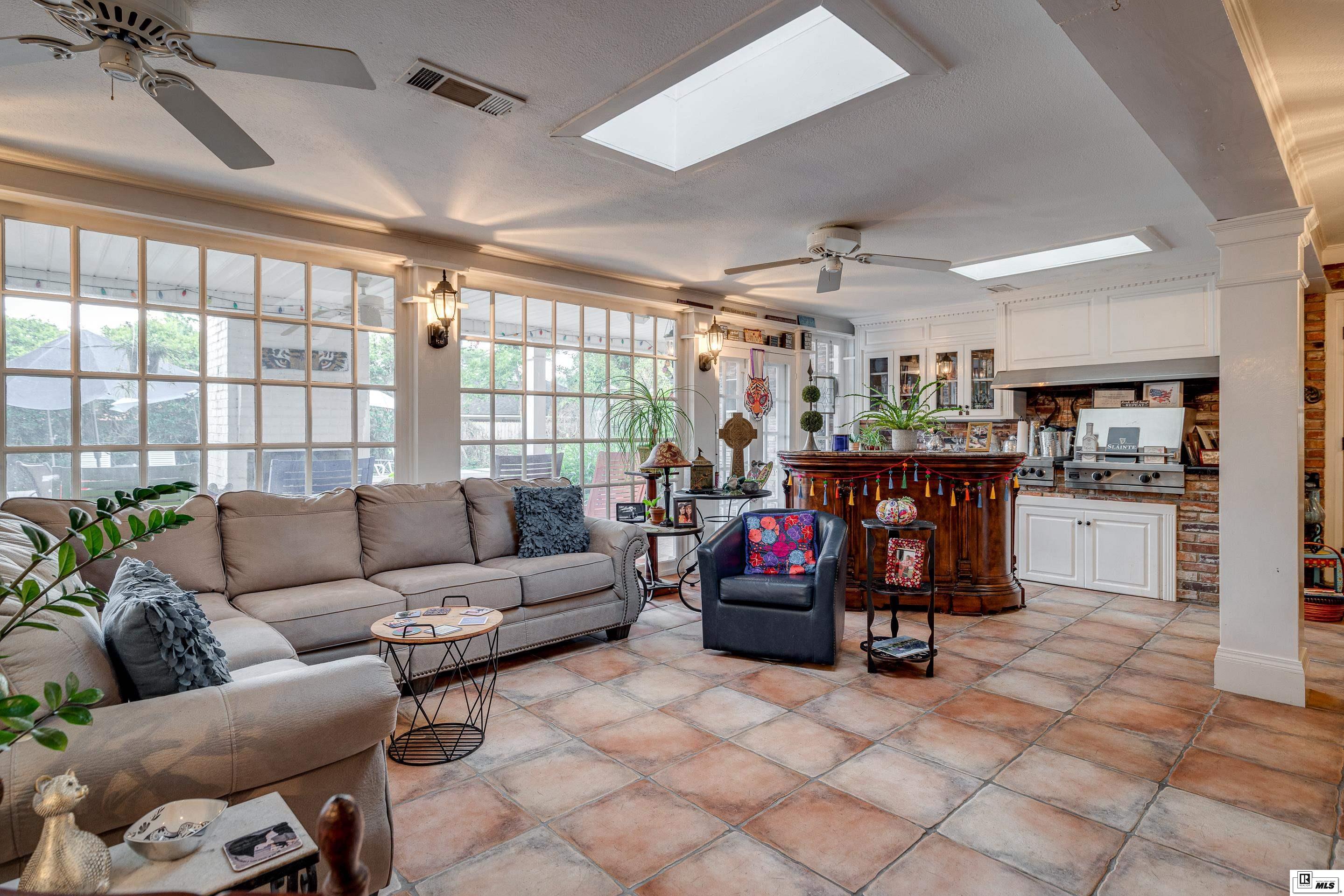 2901 River Oaks Drive