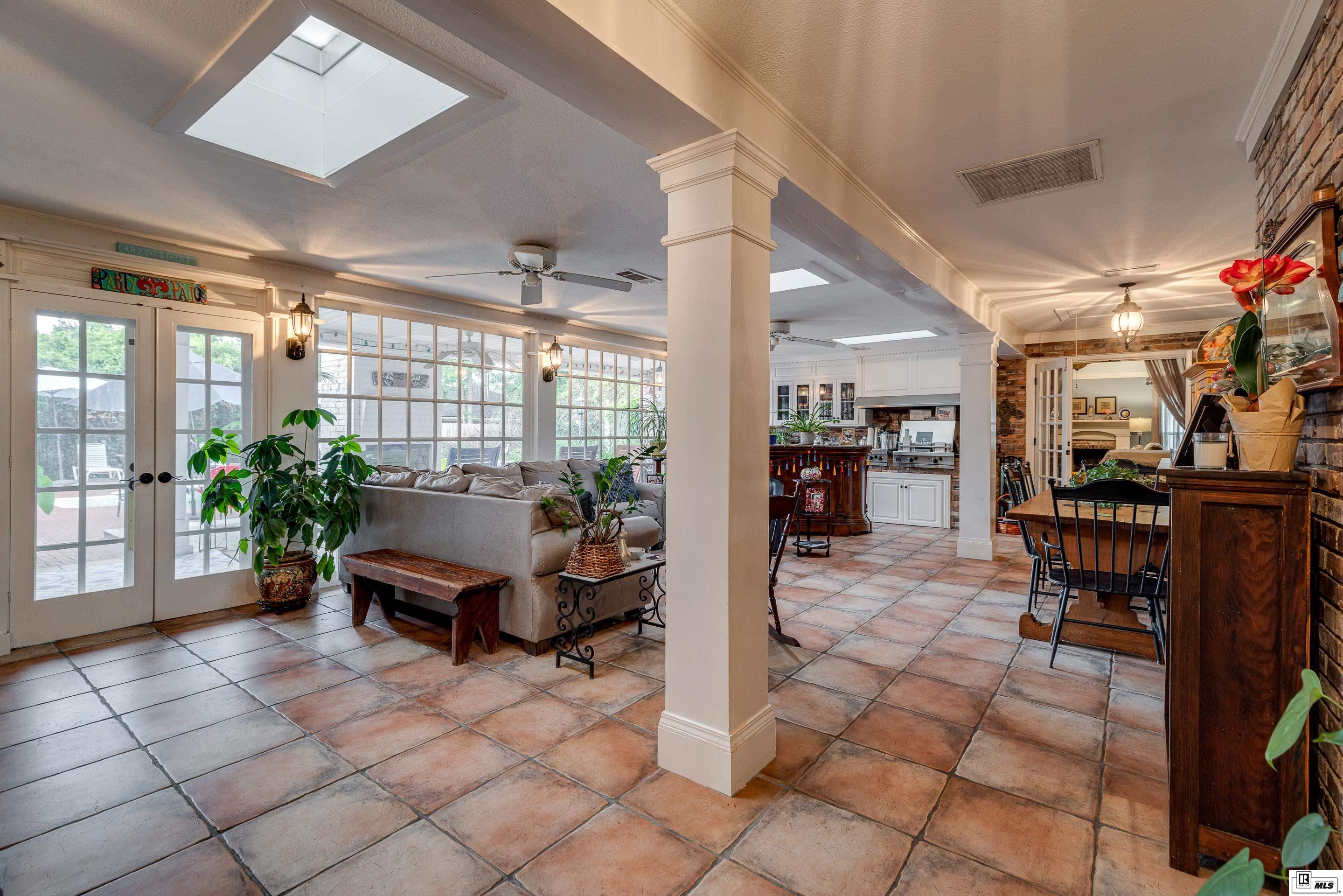 2901 River Oaks Drive