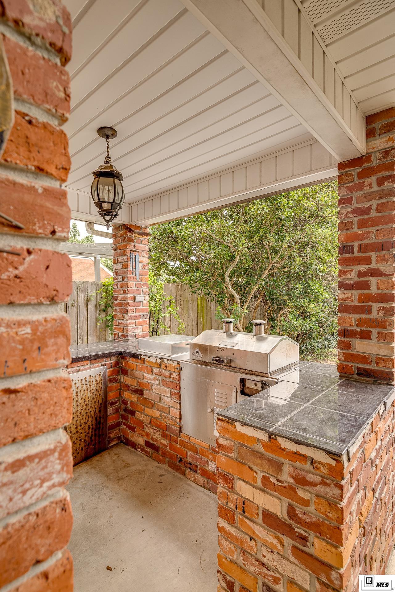 2901 River Oaks Drive