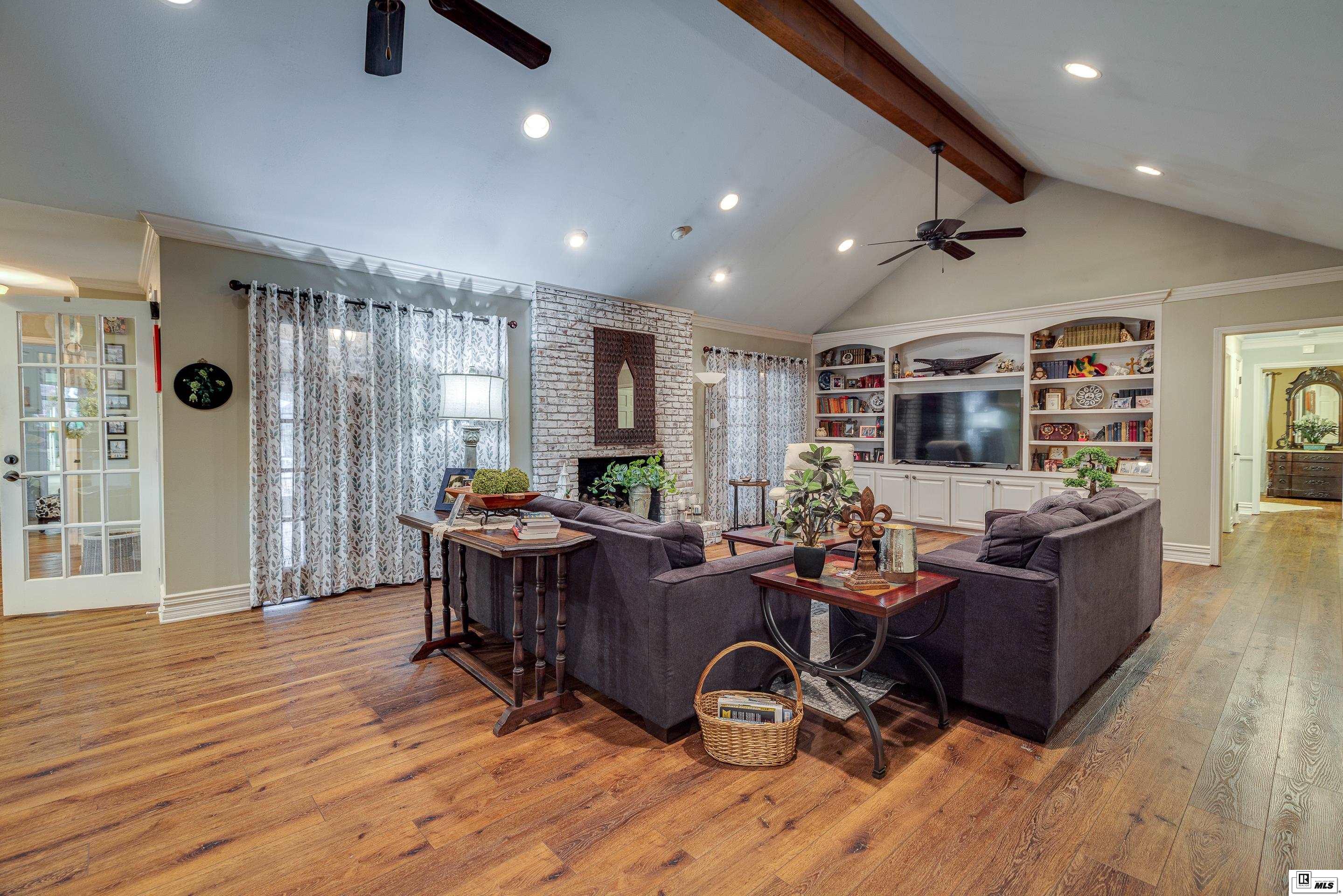 2901 River Oaks Drive