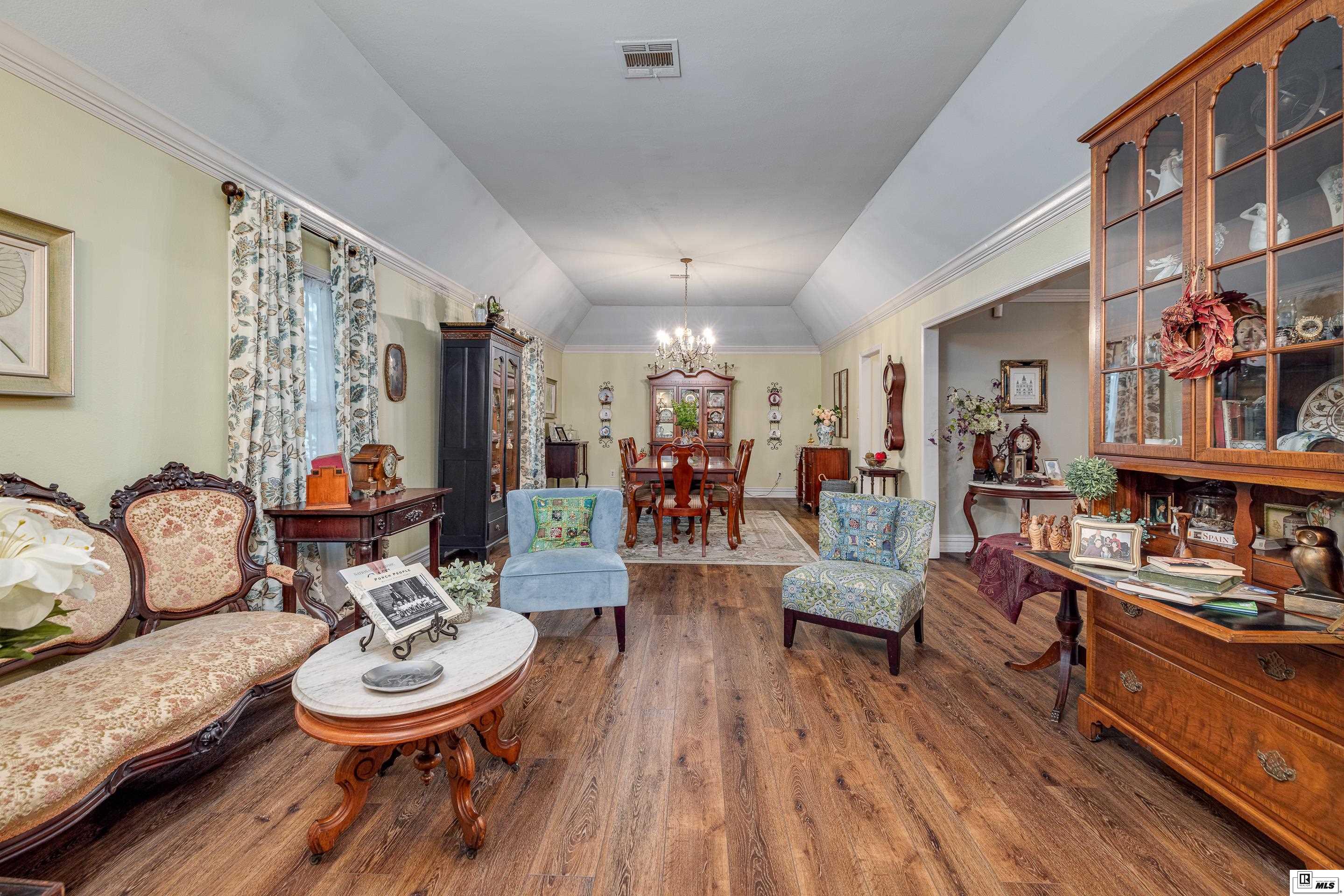 2901 River Oaks Drive