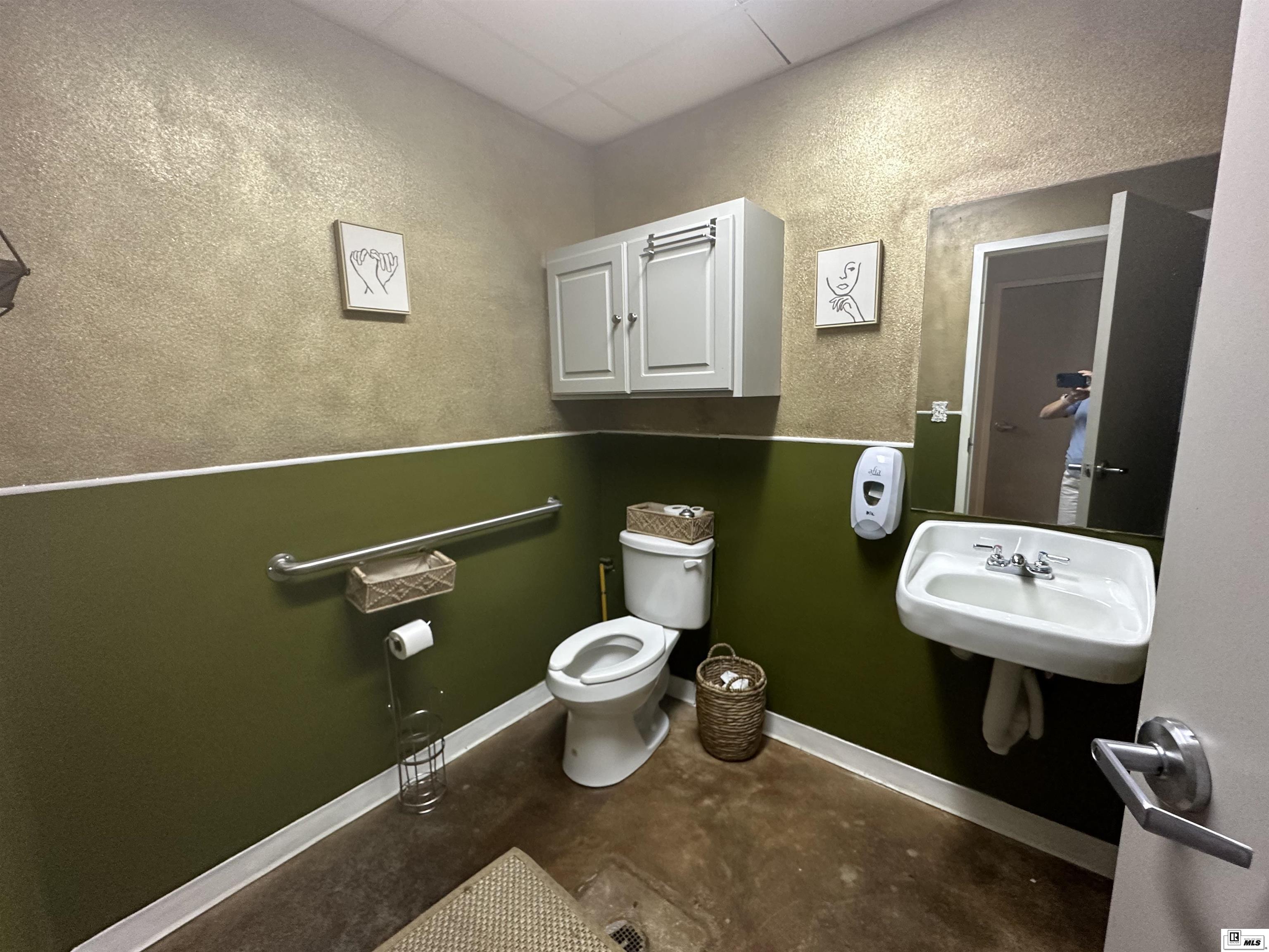 2314 Commons Court