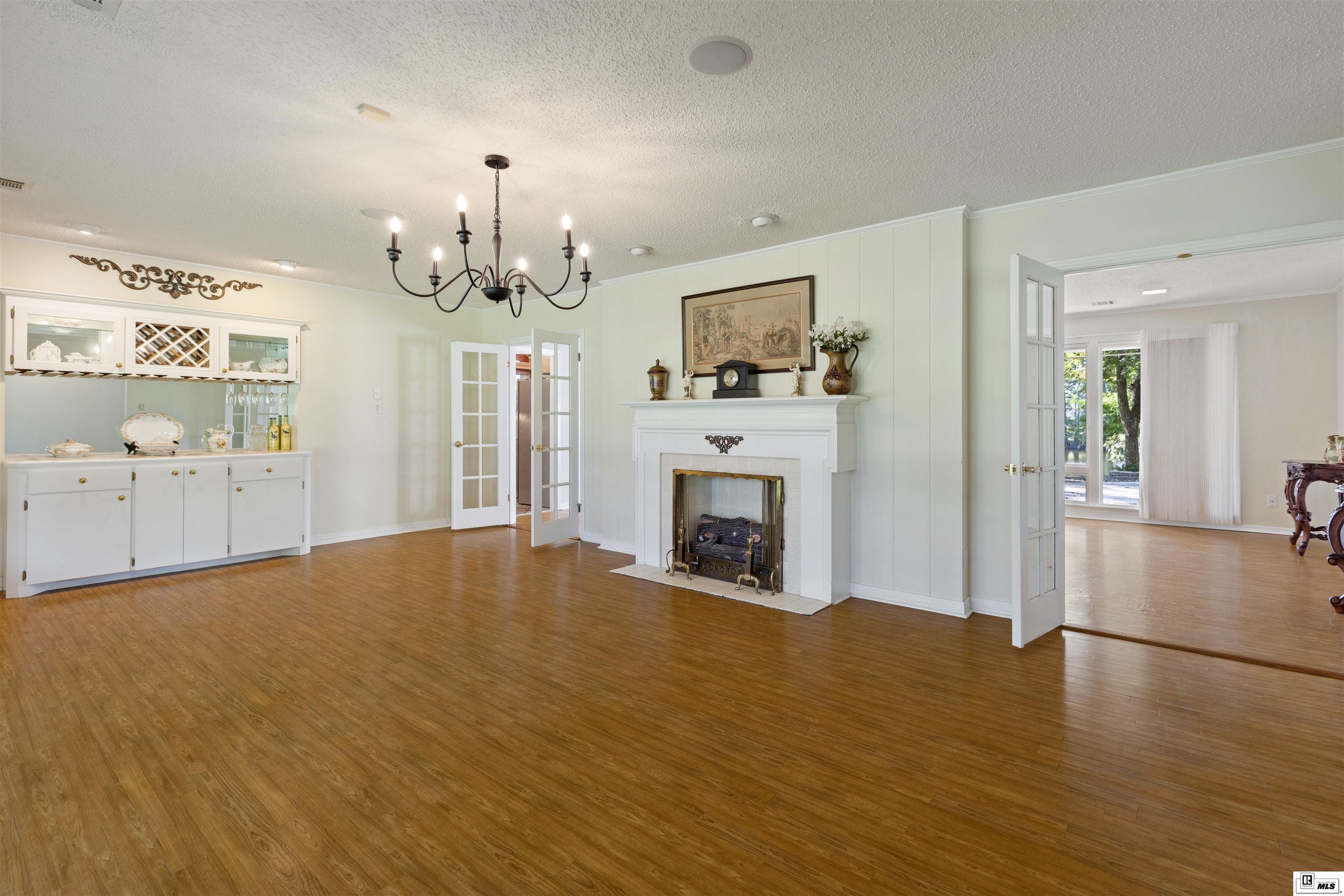 601 Lakeshore Drive