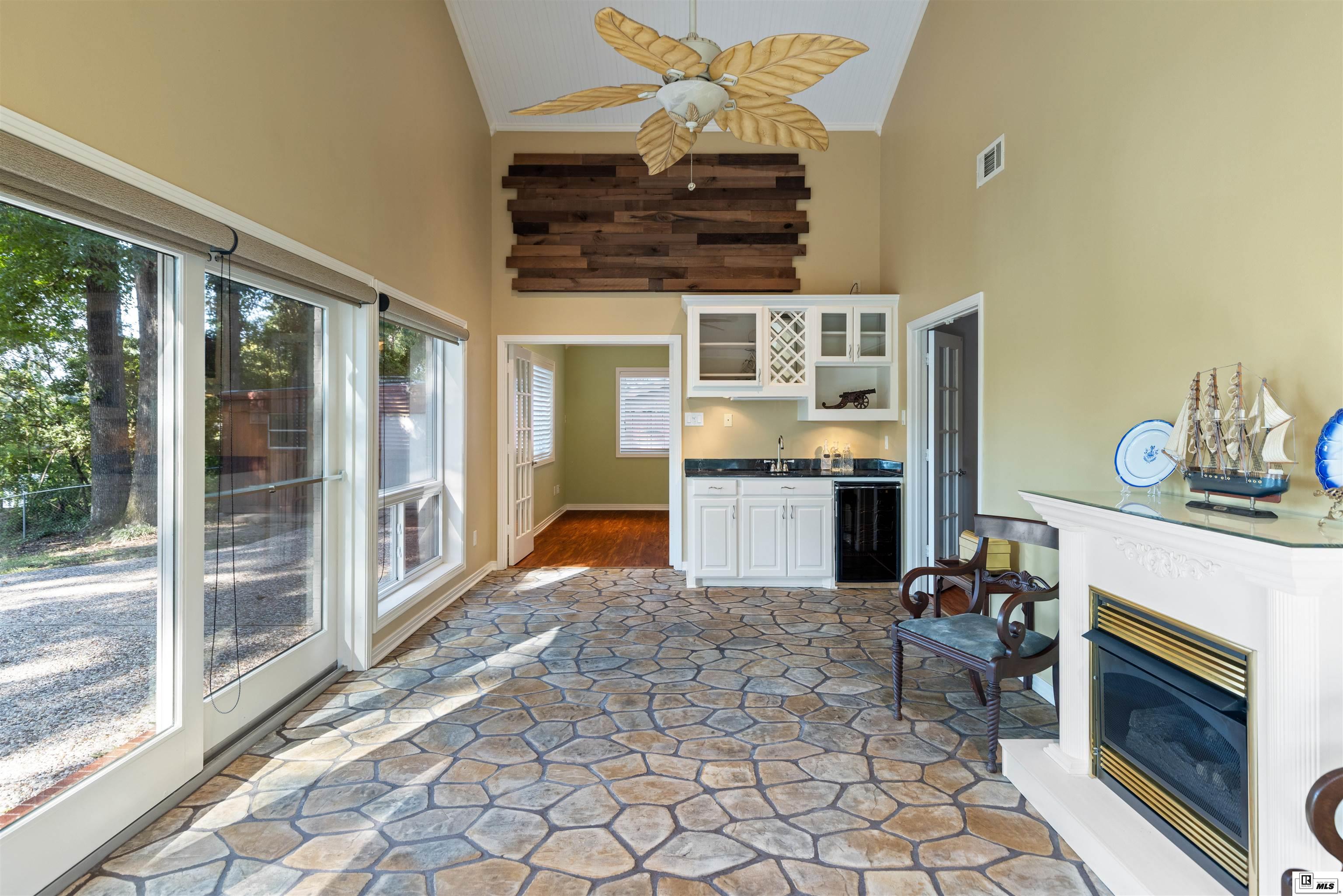 601 Lakeshore Drive