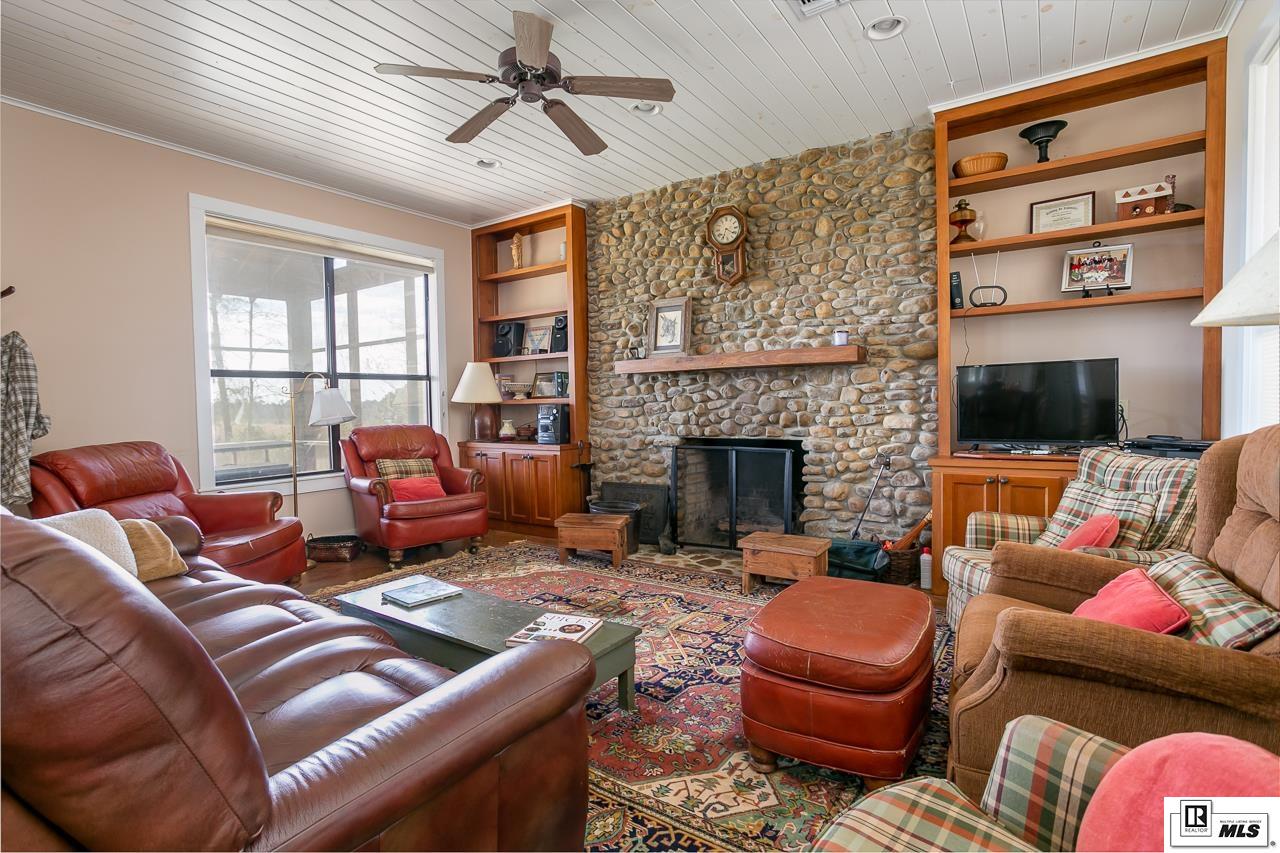 2823 Highway 151