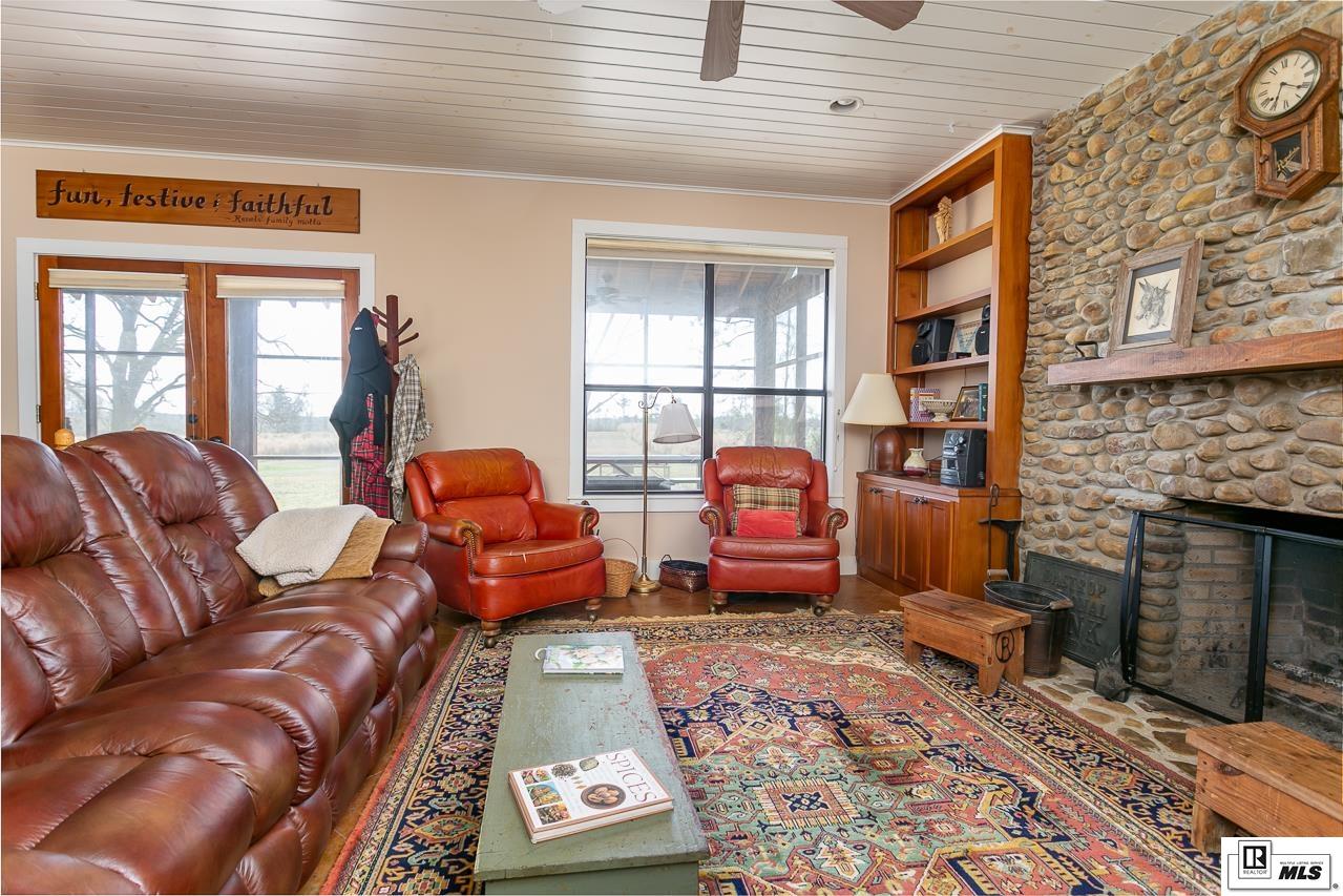 2823B Highway 151