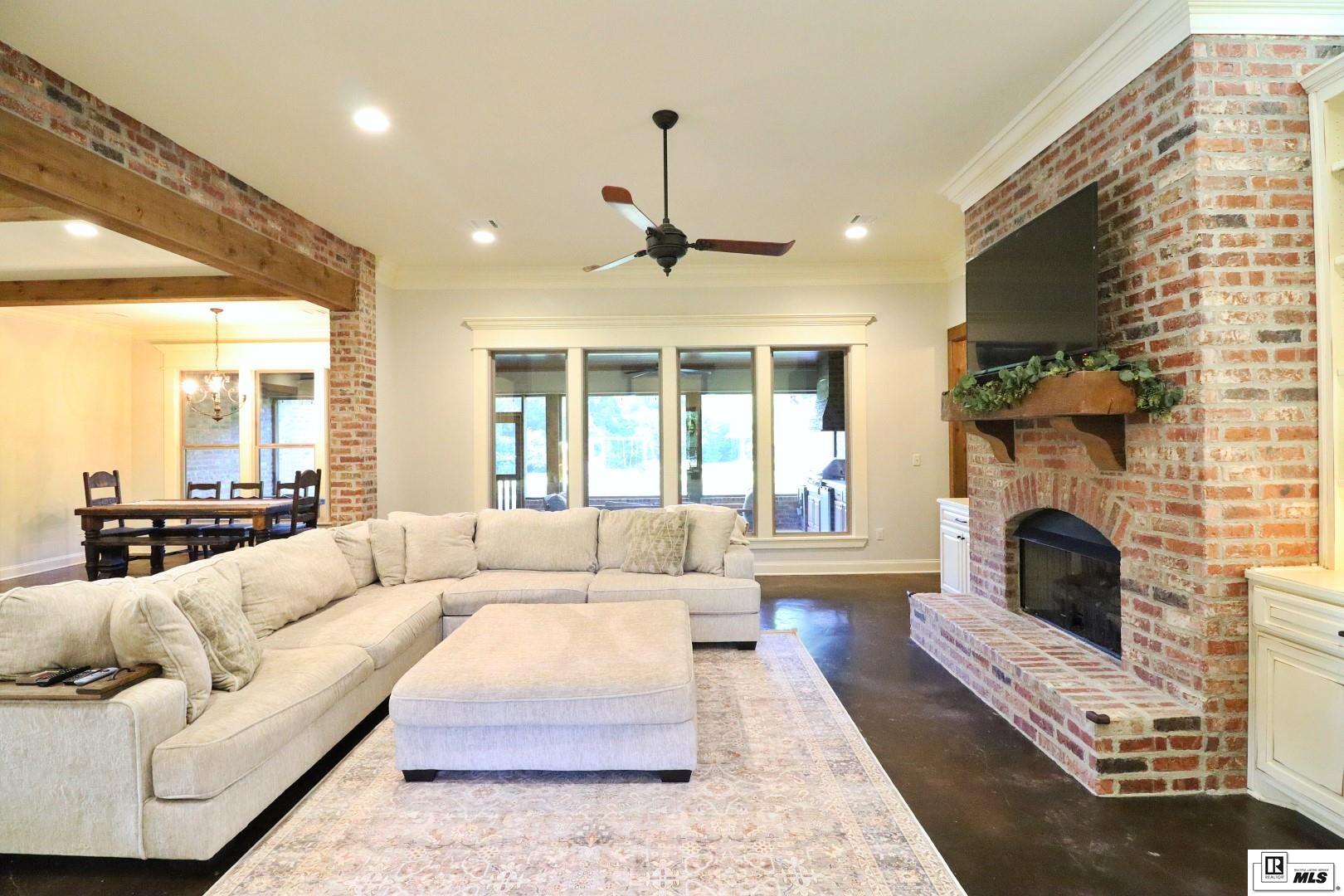 1053 Leckie Road
