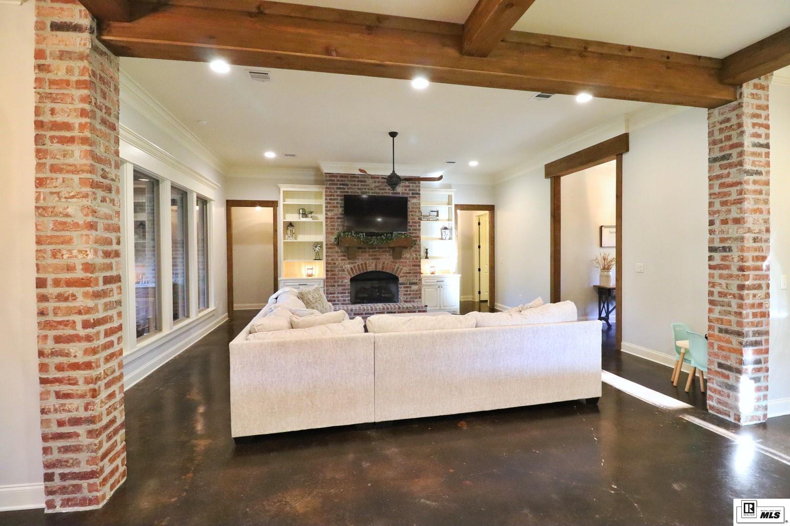 1053 Leckie Road