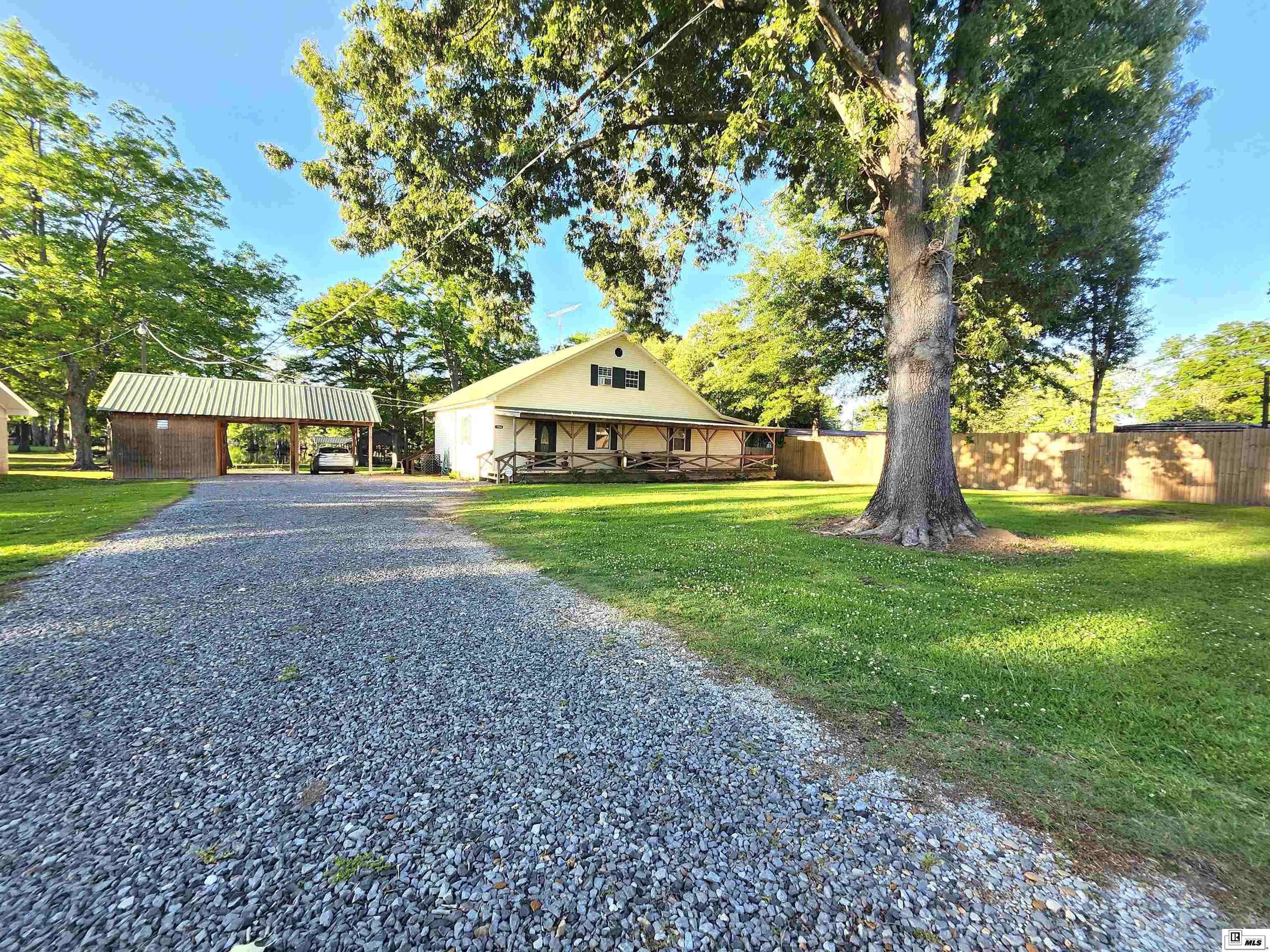 1744 Highway 569