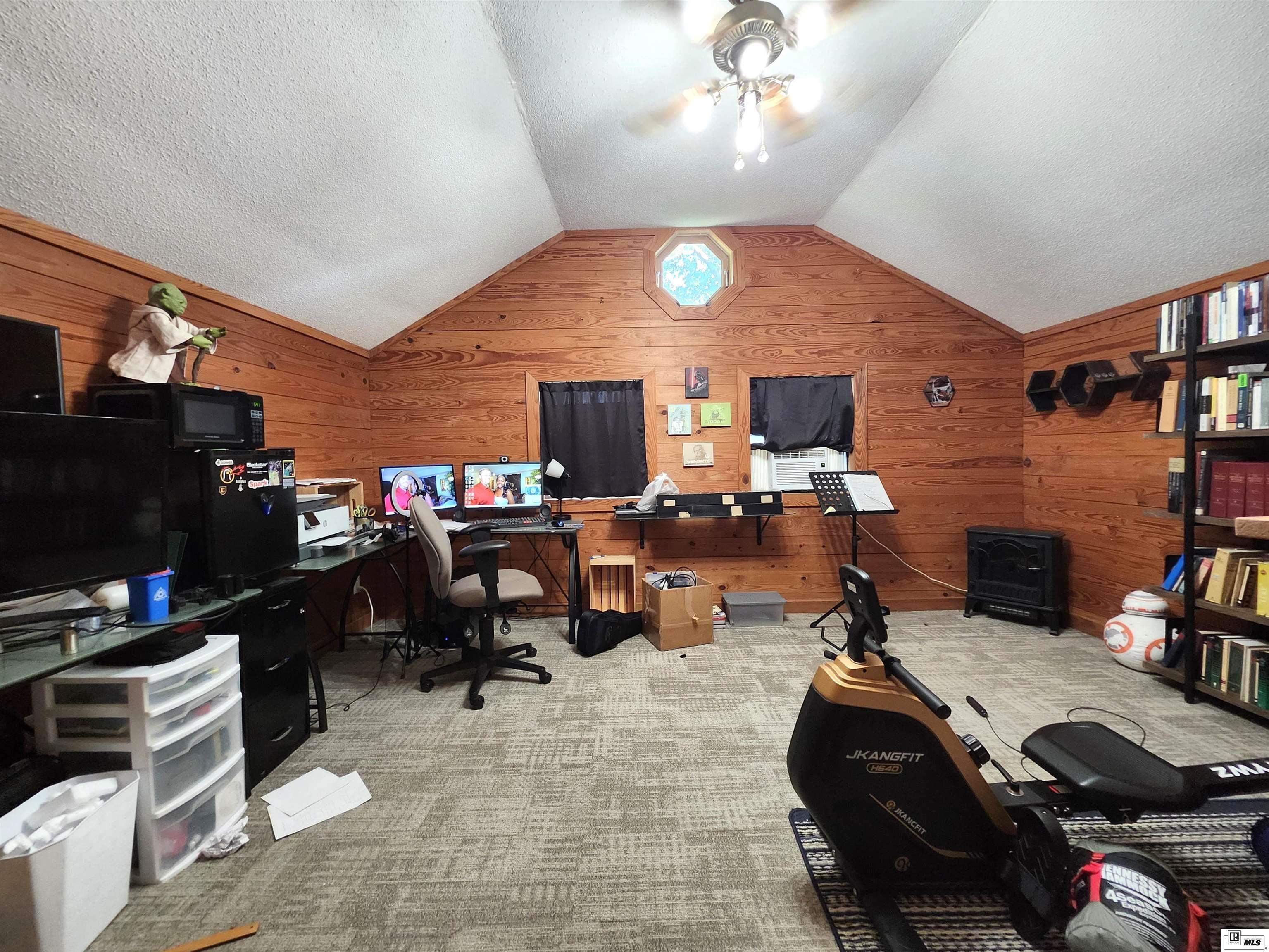 1744 Highway 569