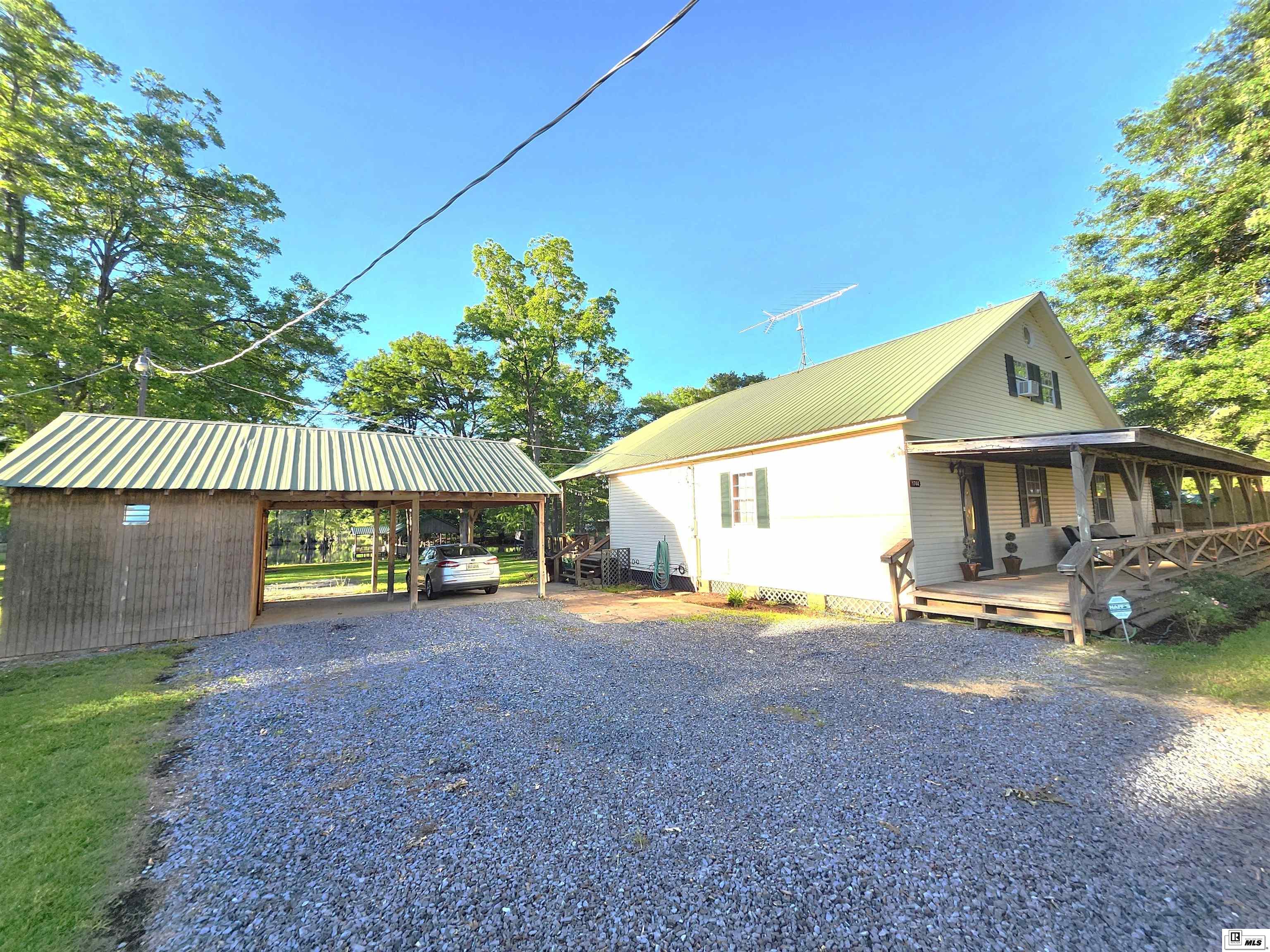 1744 Highway 569