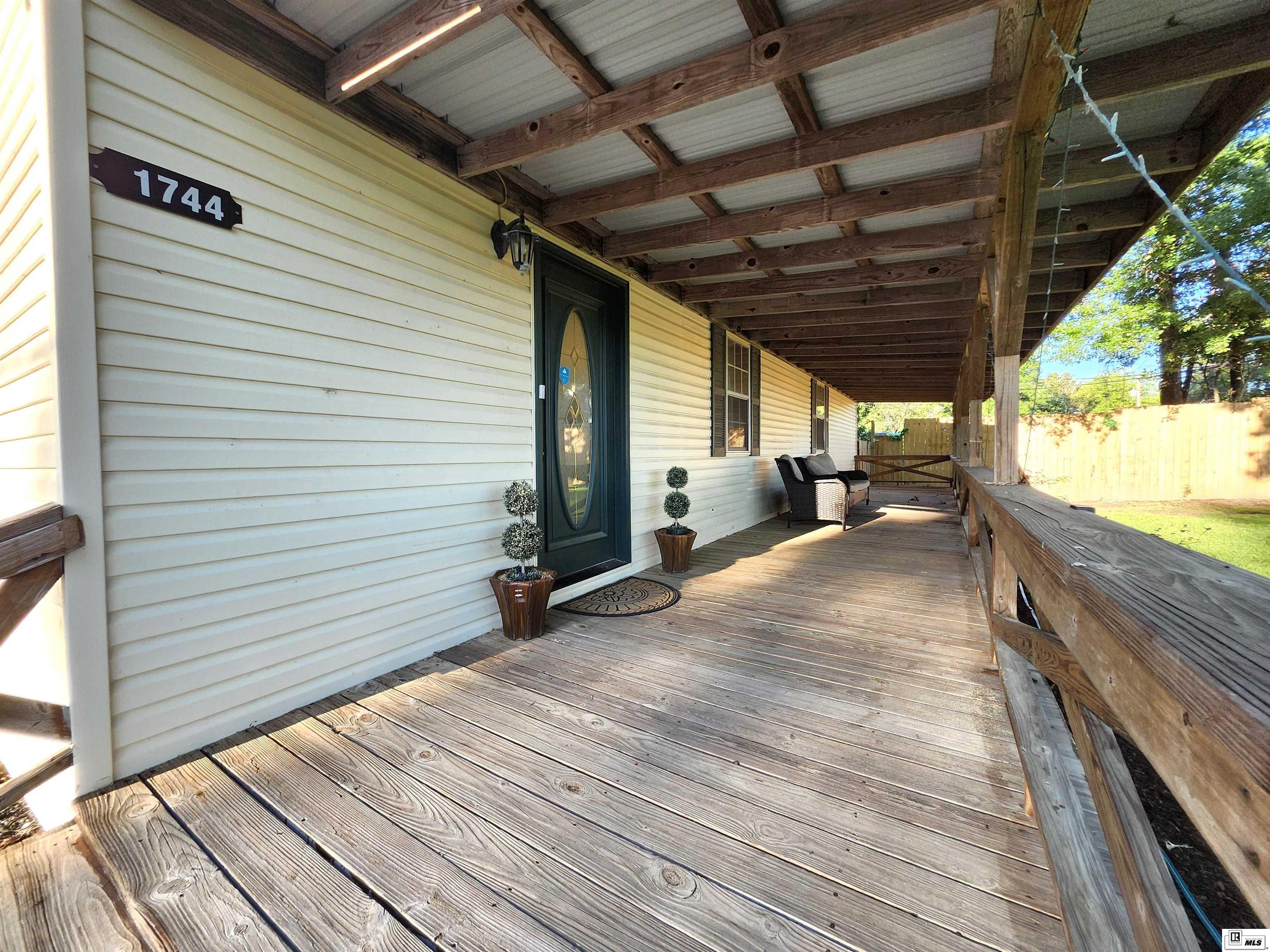 1744 Highway 569