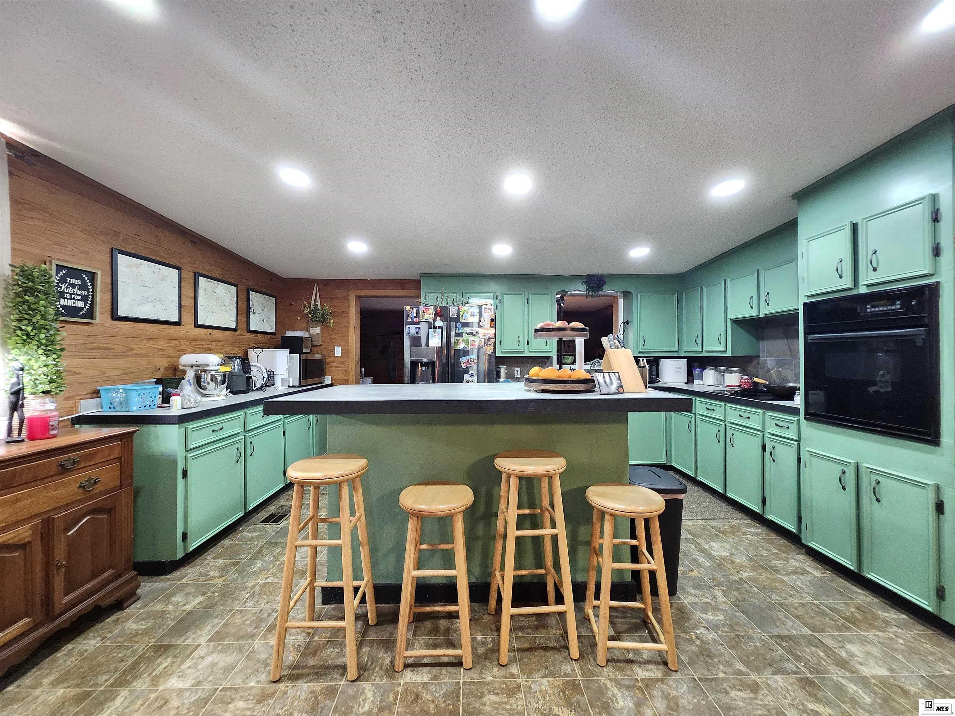 1744 Highway 569