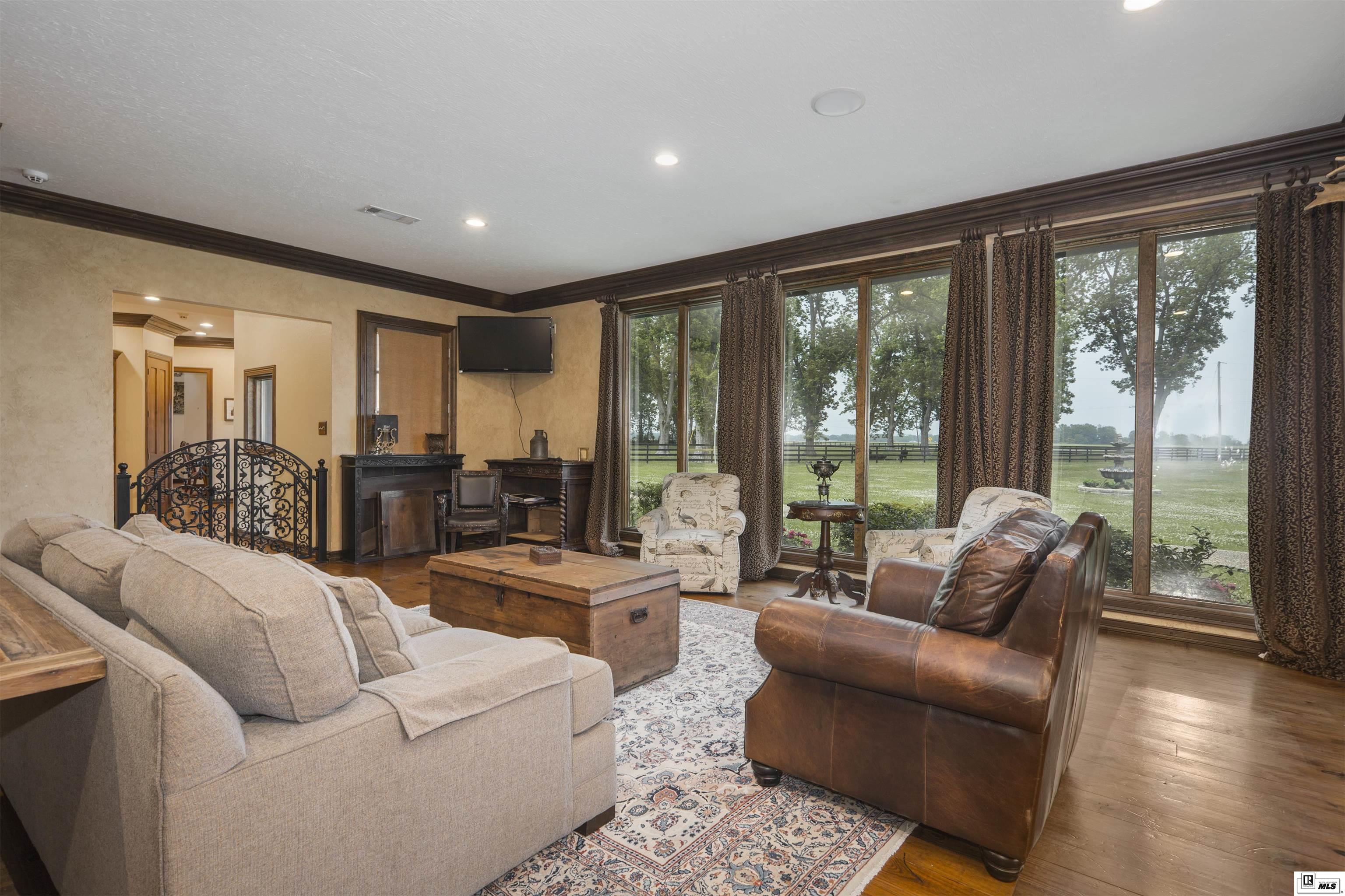 3585 Doss Highway