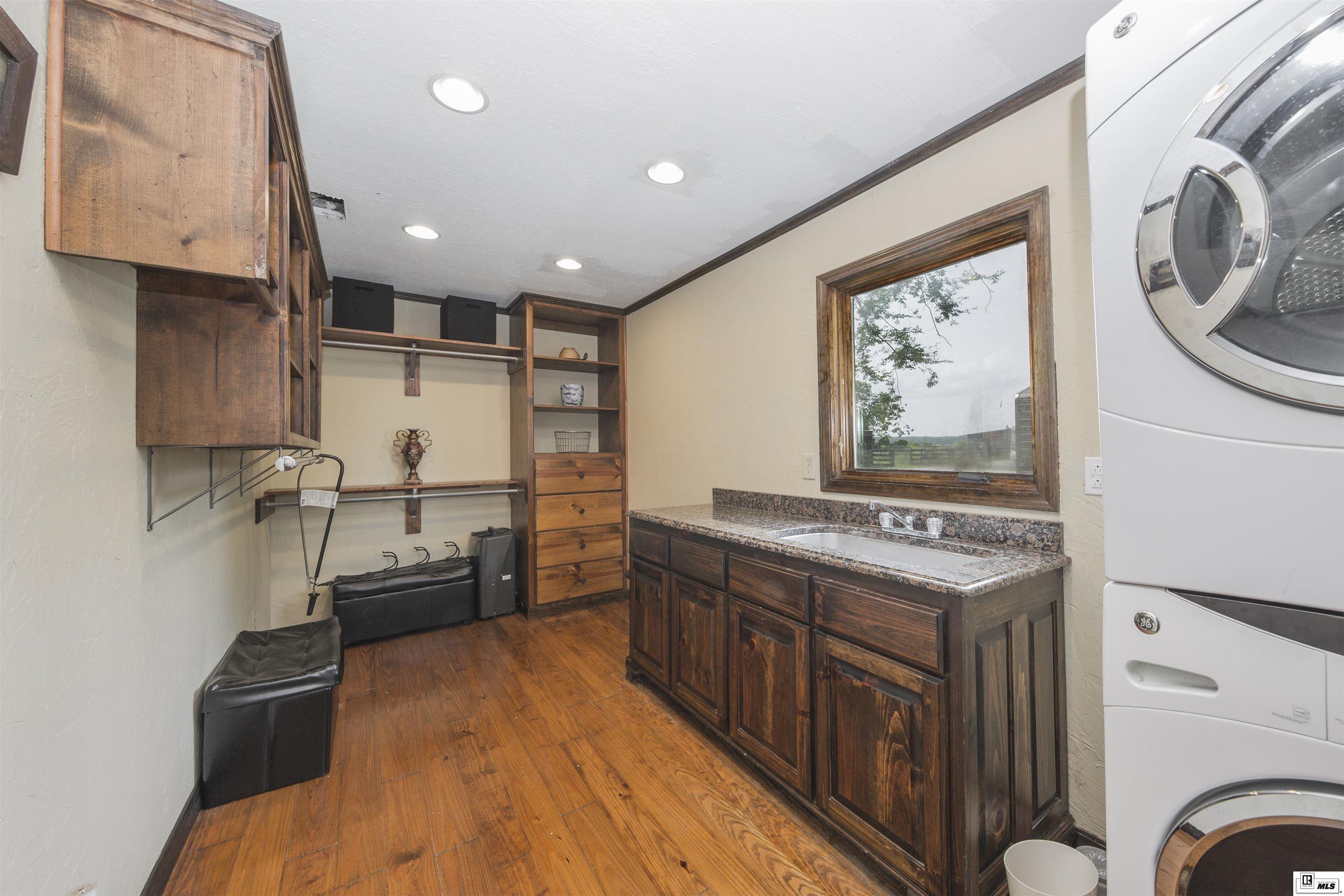 3585 Doss Highway