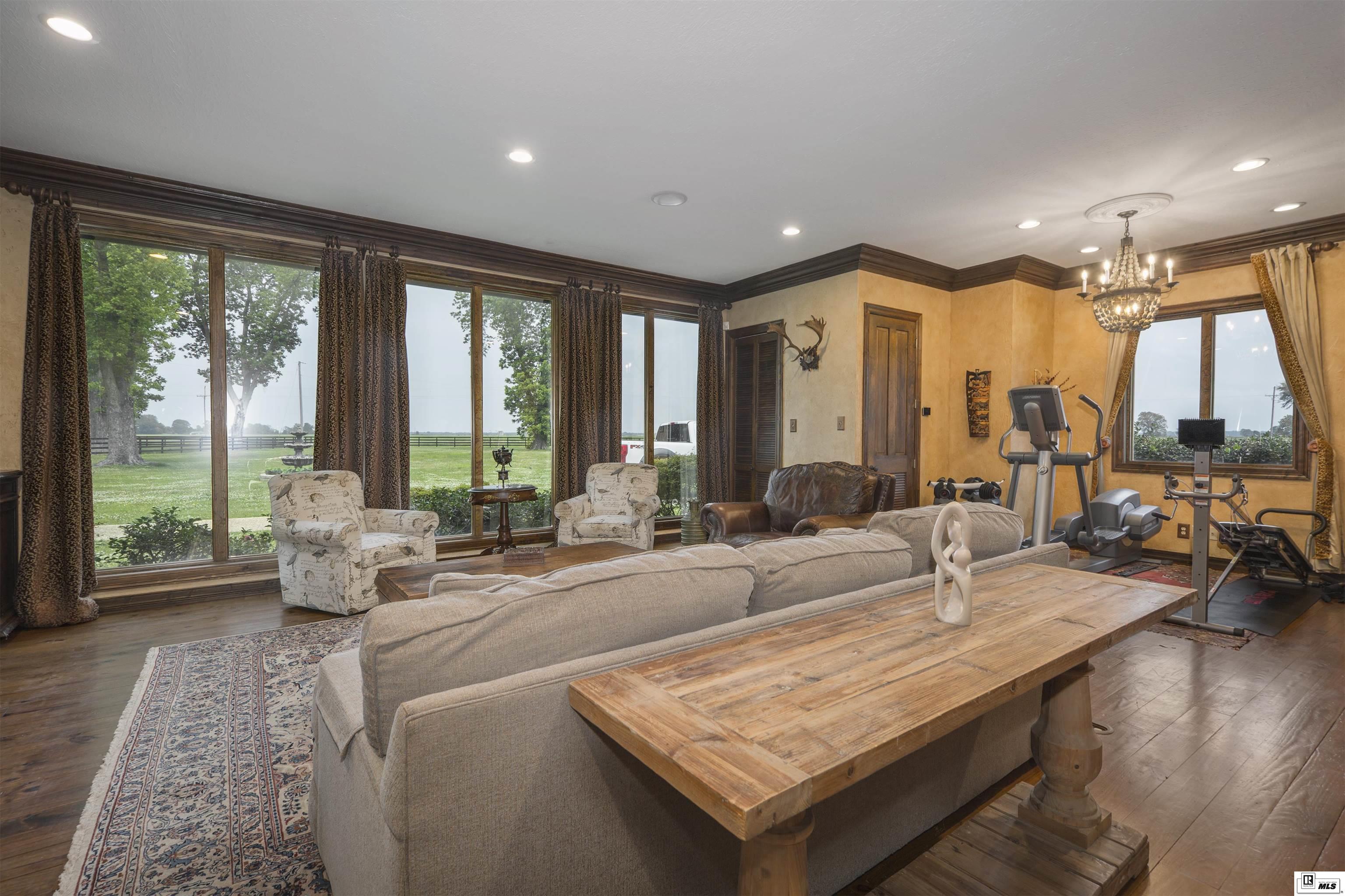 3585 Doss Highway