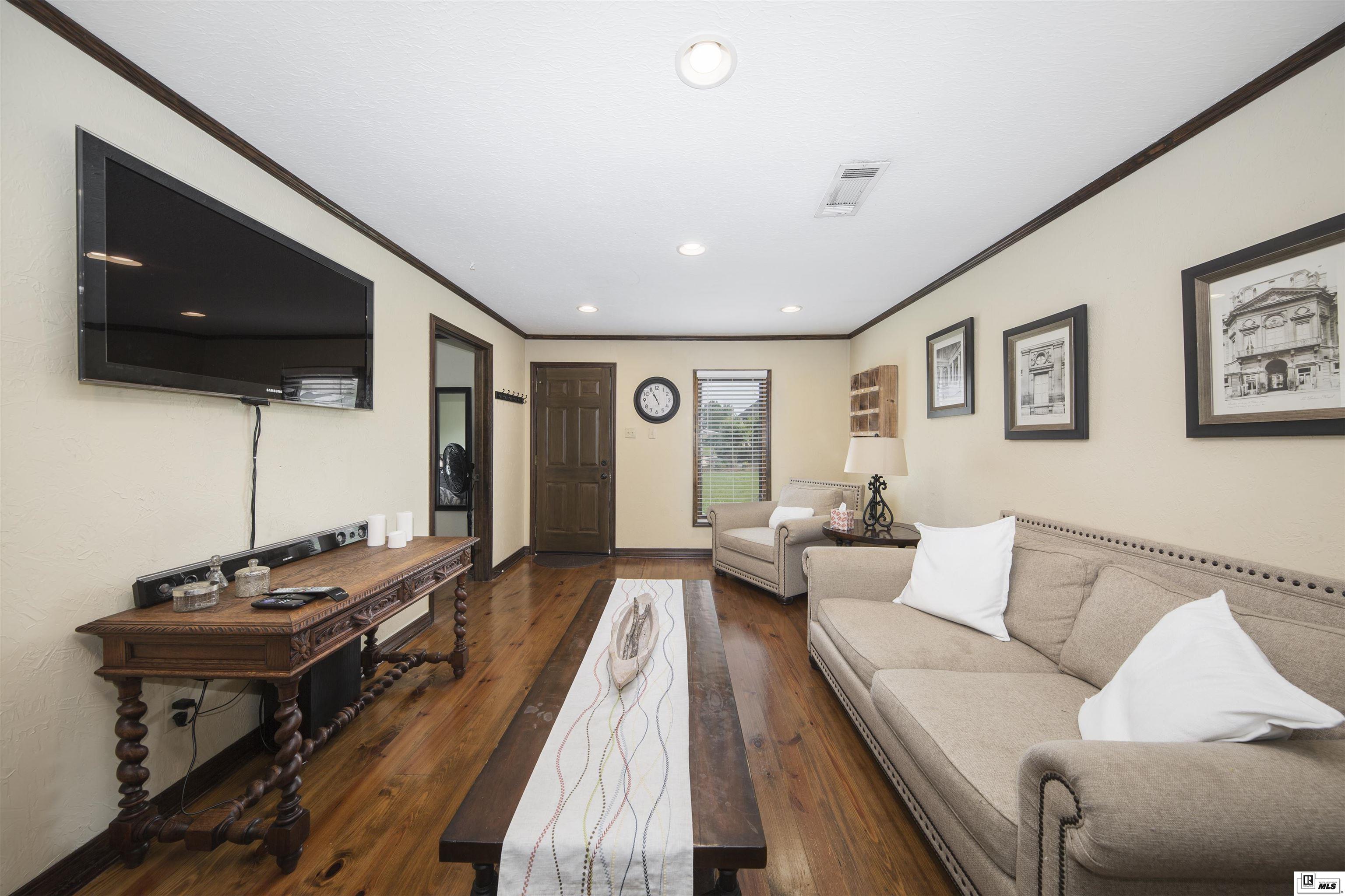 3585 Doss Highway