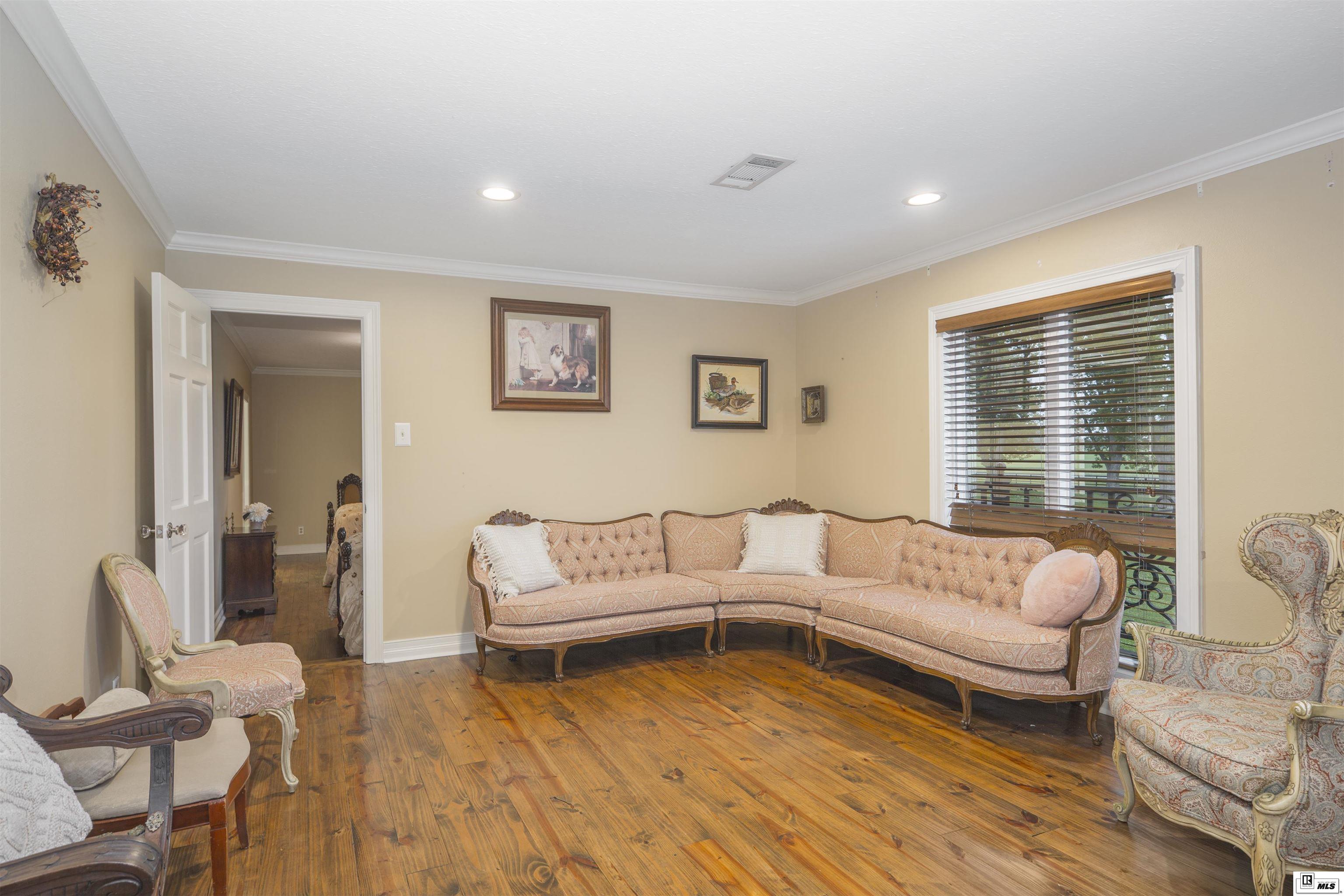 3585 Doss Highway