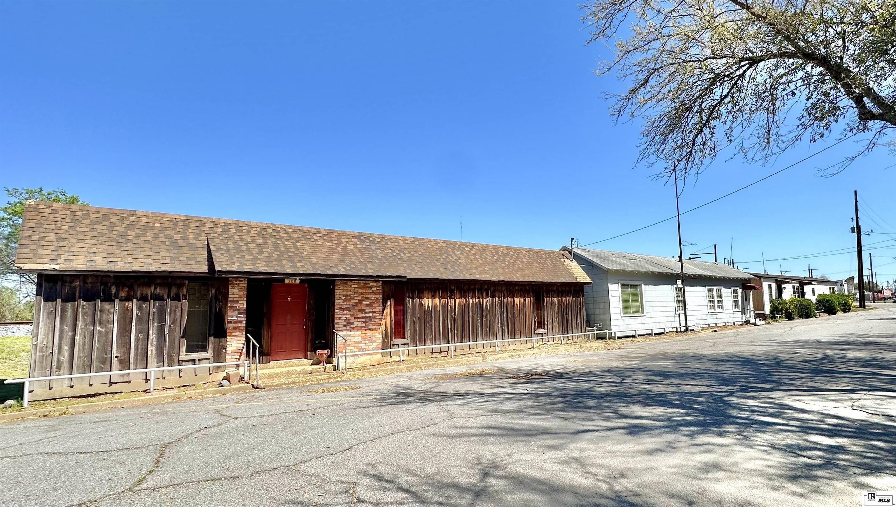 304 Benedette Street