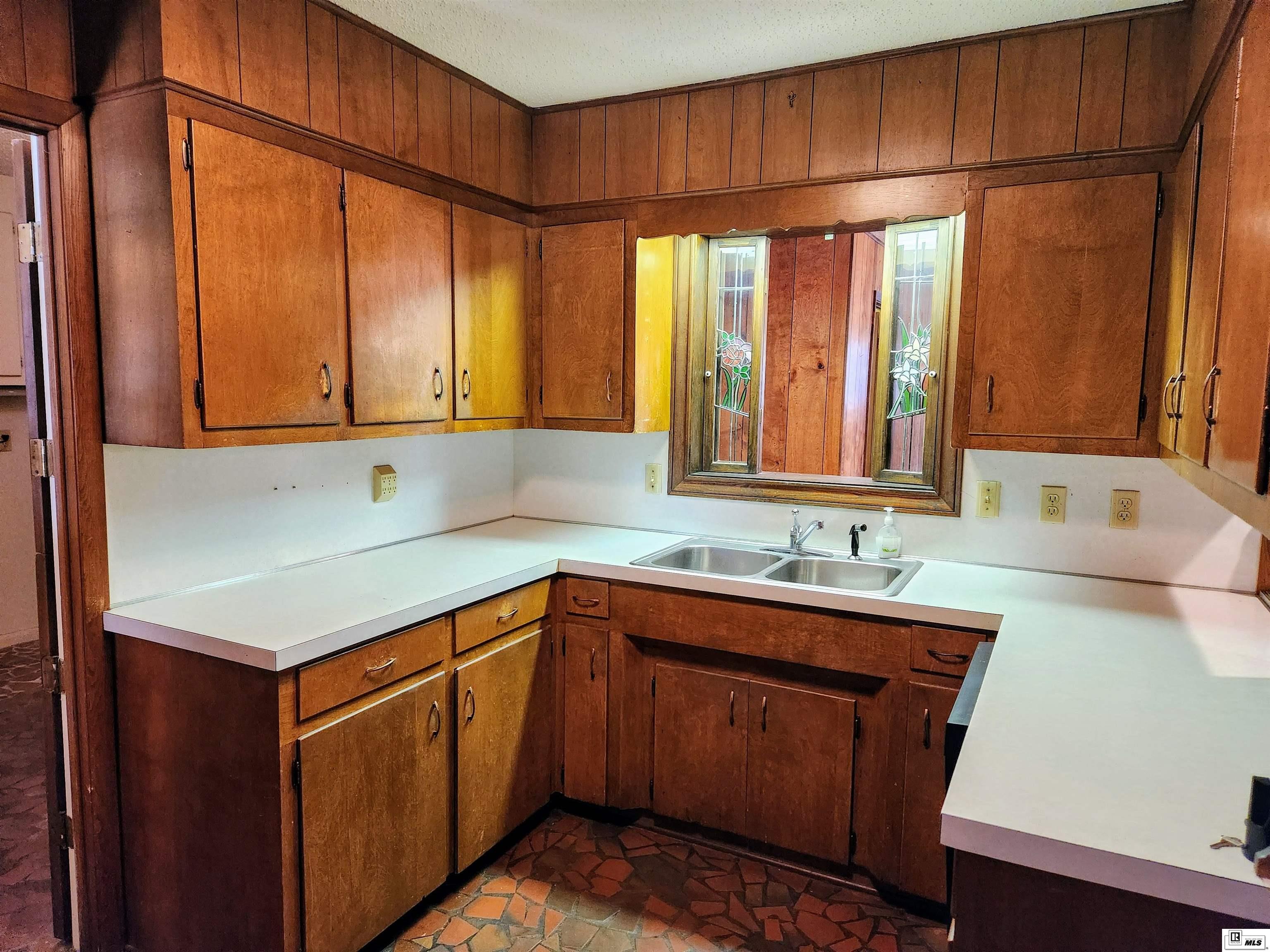 2103 Edgewood Drive
