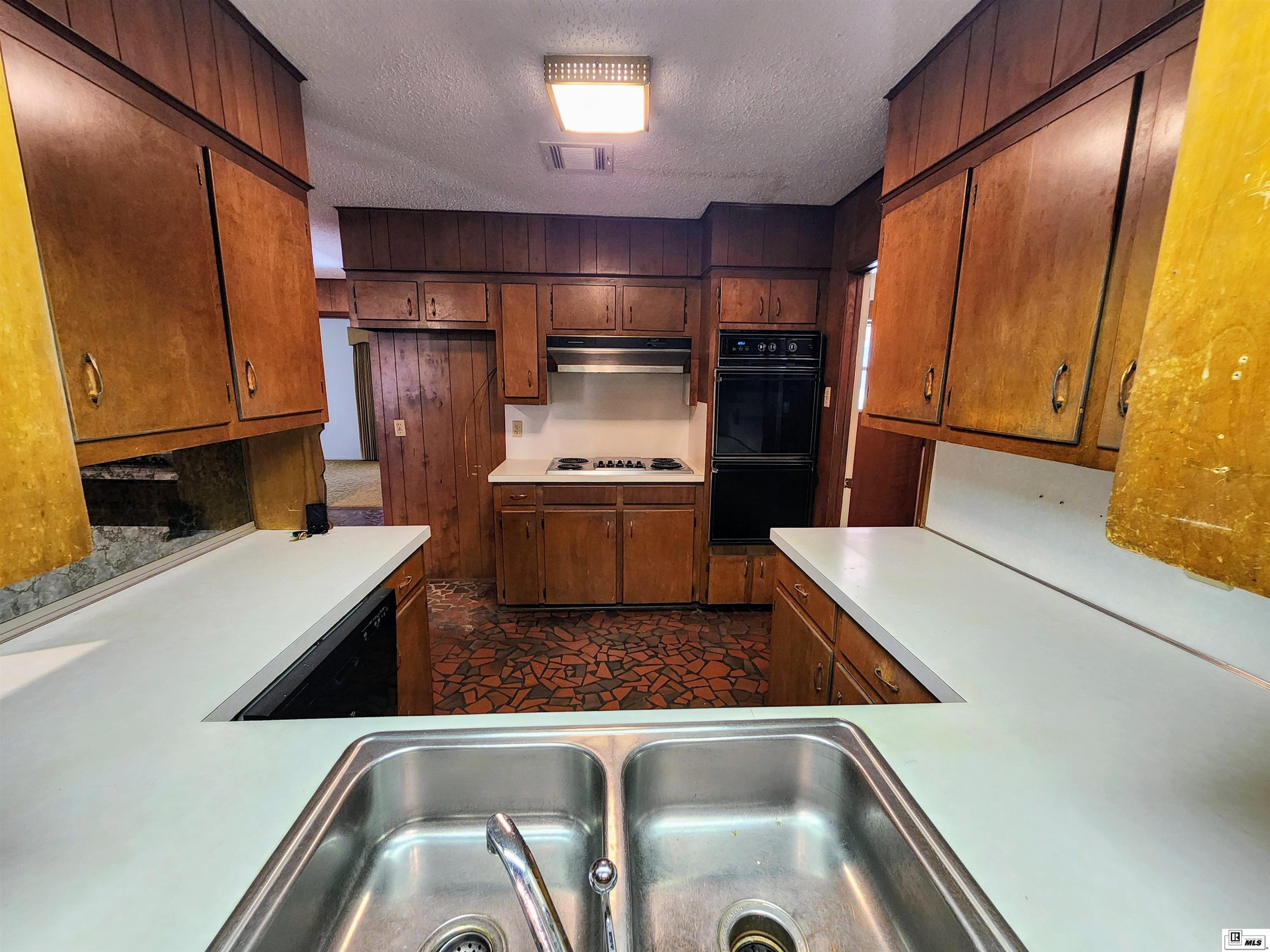 2103 Edgewood Drive